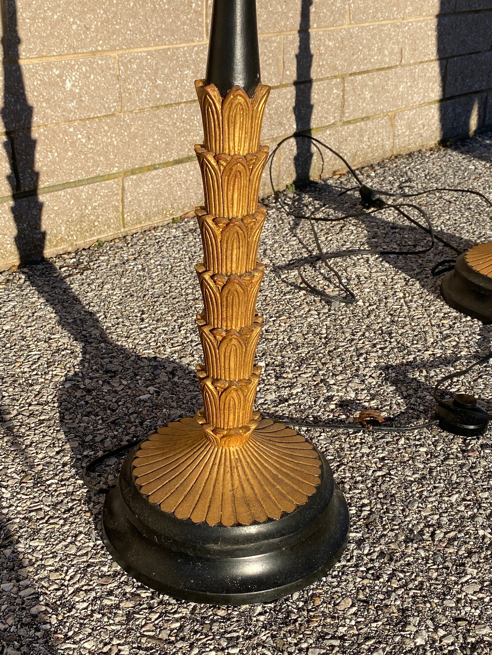 Pair of Vintage Mid-Century Hollywood Regency Brass Palm Floor Lamps in Gold and Black - 4