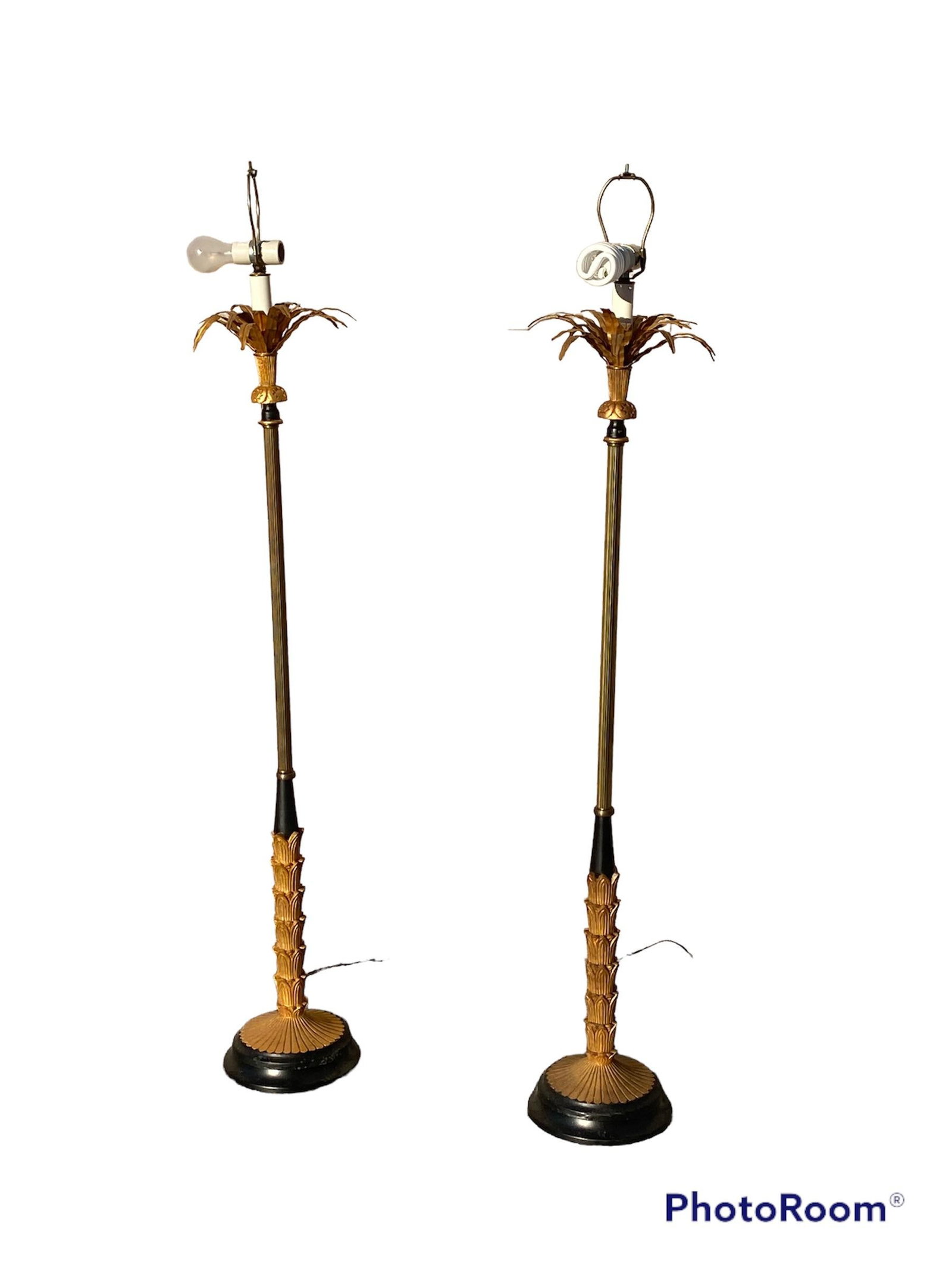 Pair of Vintage Mid-Century Hollywood Regency Brass Palm Floor Lamps in Gold and Black - 9