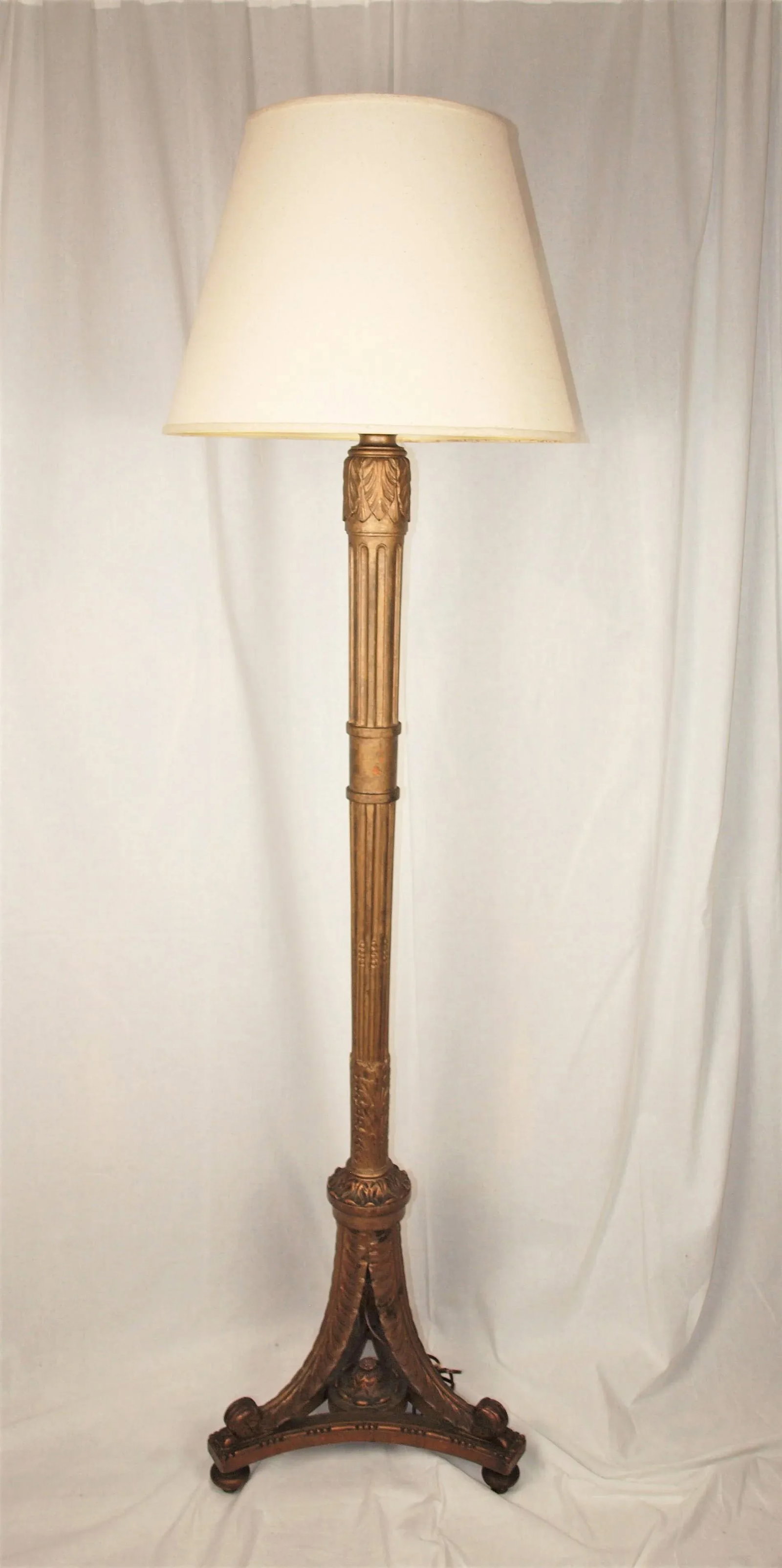 1940s Tall Gold Gilded Wooden Floor Lamp - 2