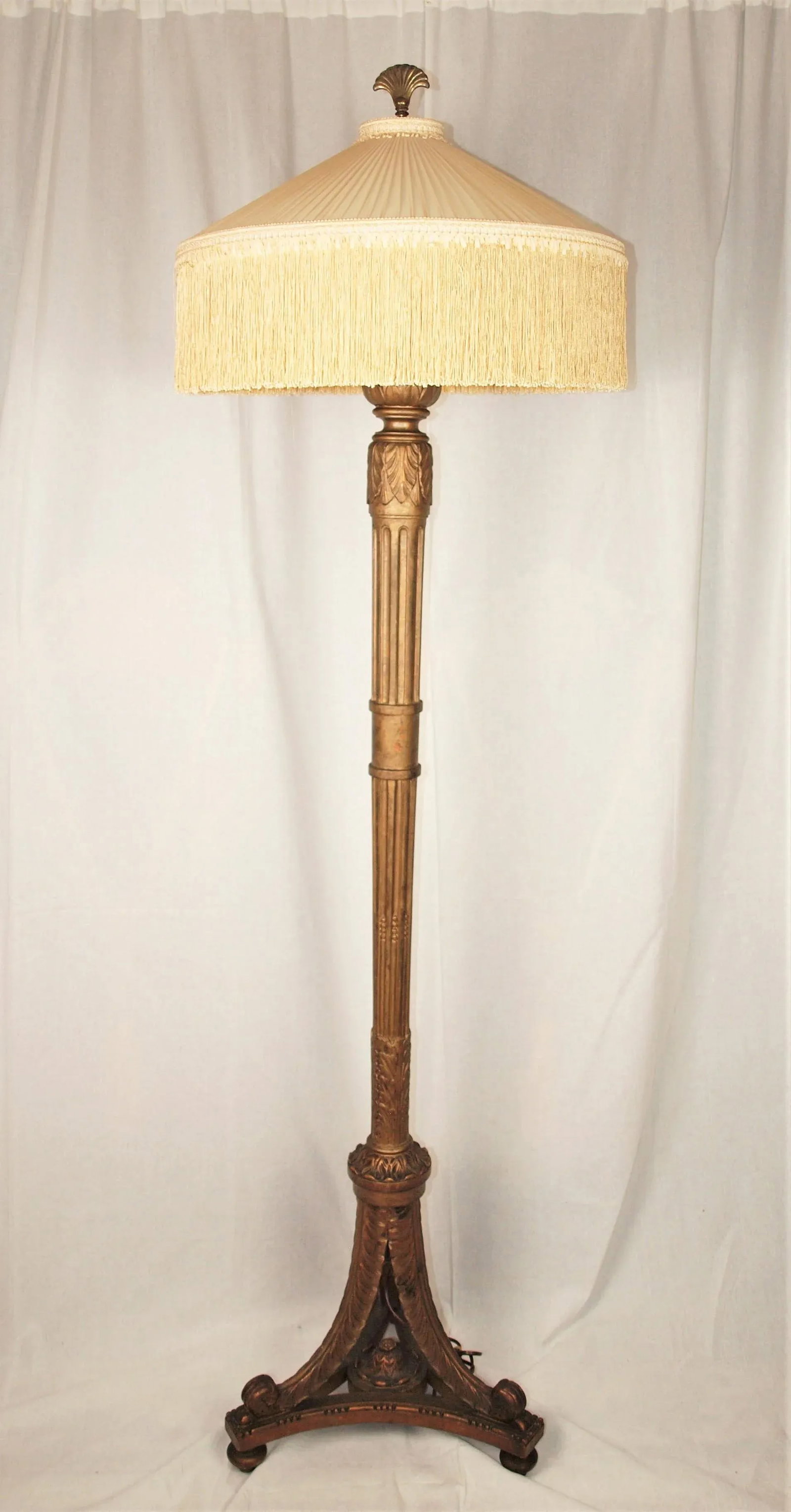 1940s Tall Gold Gilded Wooden Floor Lamp - 8