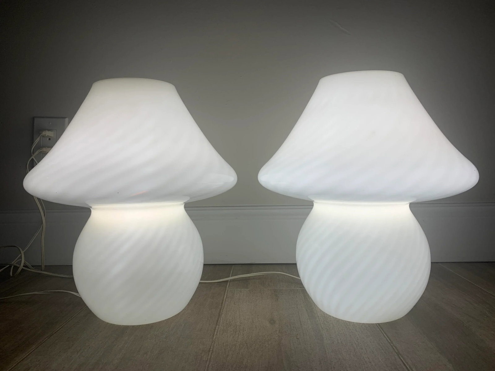 Vintage Italian White Murano Mushroom Lamps - a Pair - 6