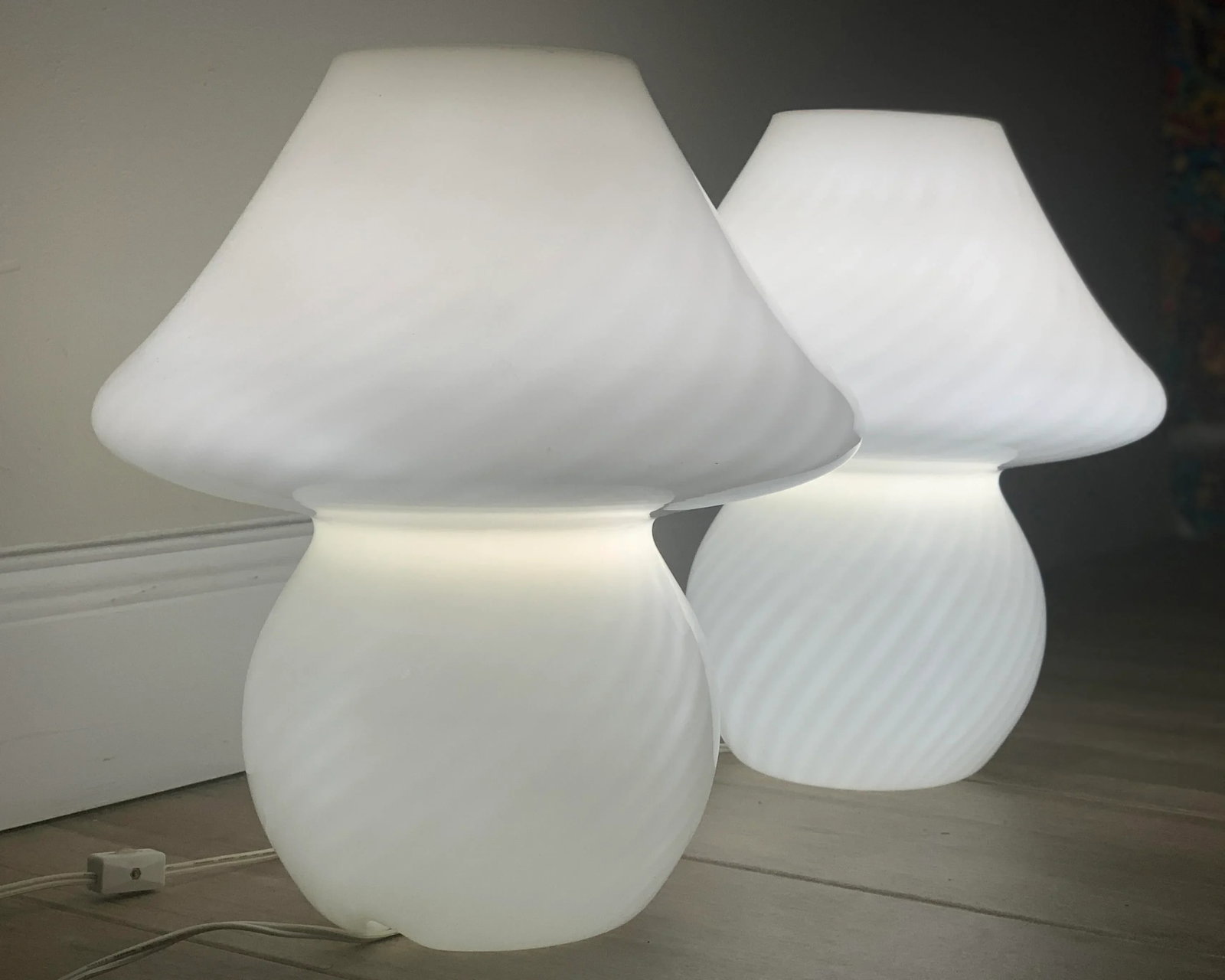 Vintage Italian White Murano Mushroom Lamps - a Pair - 7