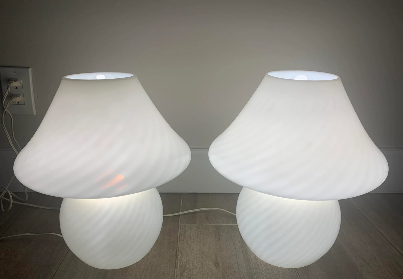 Vintage Italian White Murano Mushroom Lamps - a Pair - 8