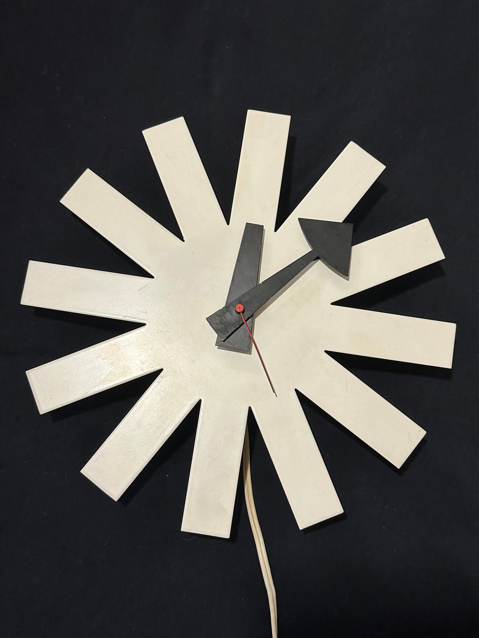 Howard Miller White Asterisk Clock Mid Century - 12