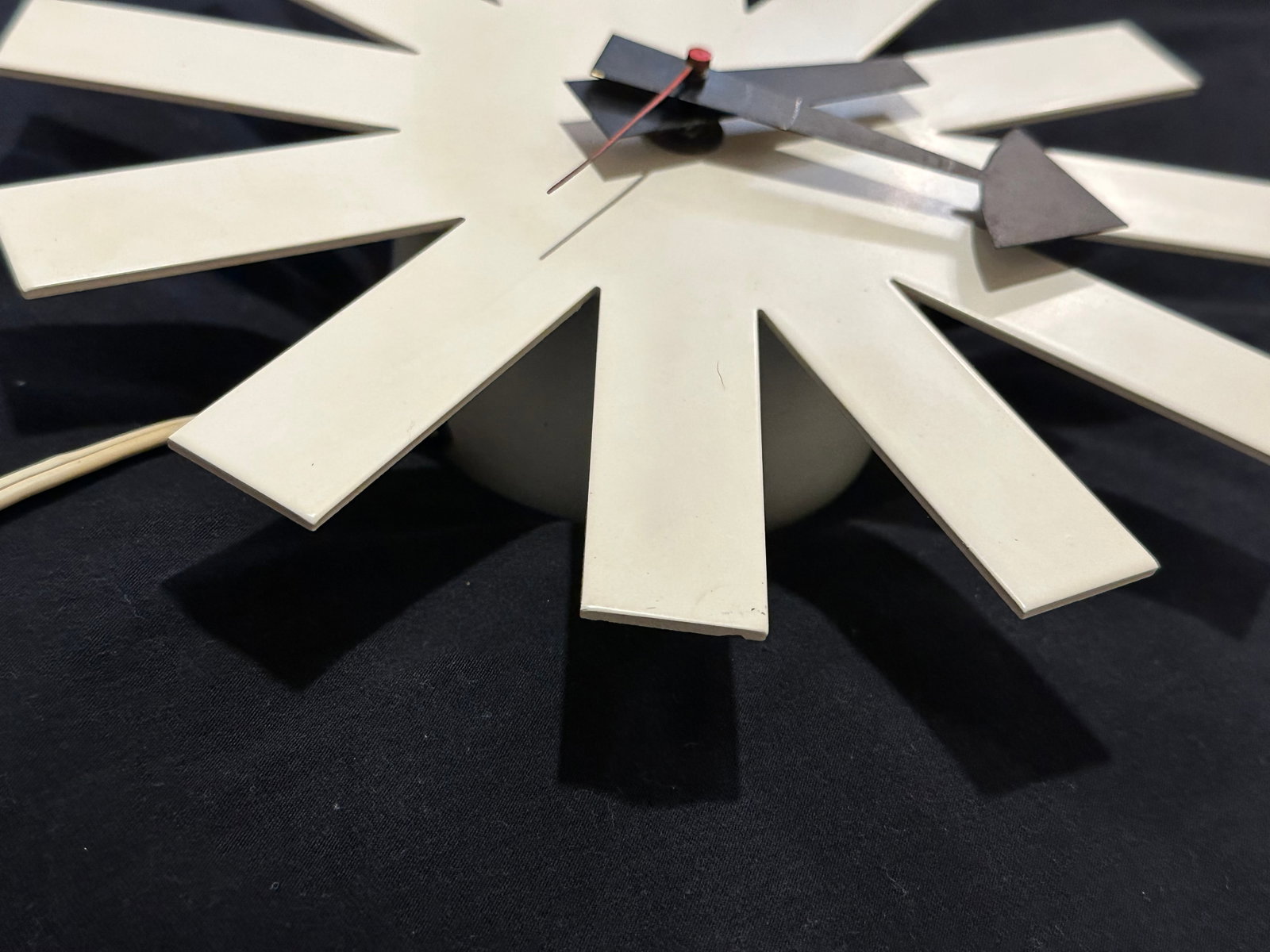 Howard Miller White Asterisk Clock Mid Century - 5