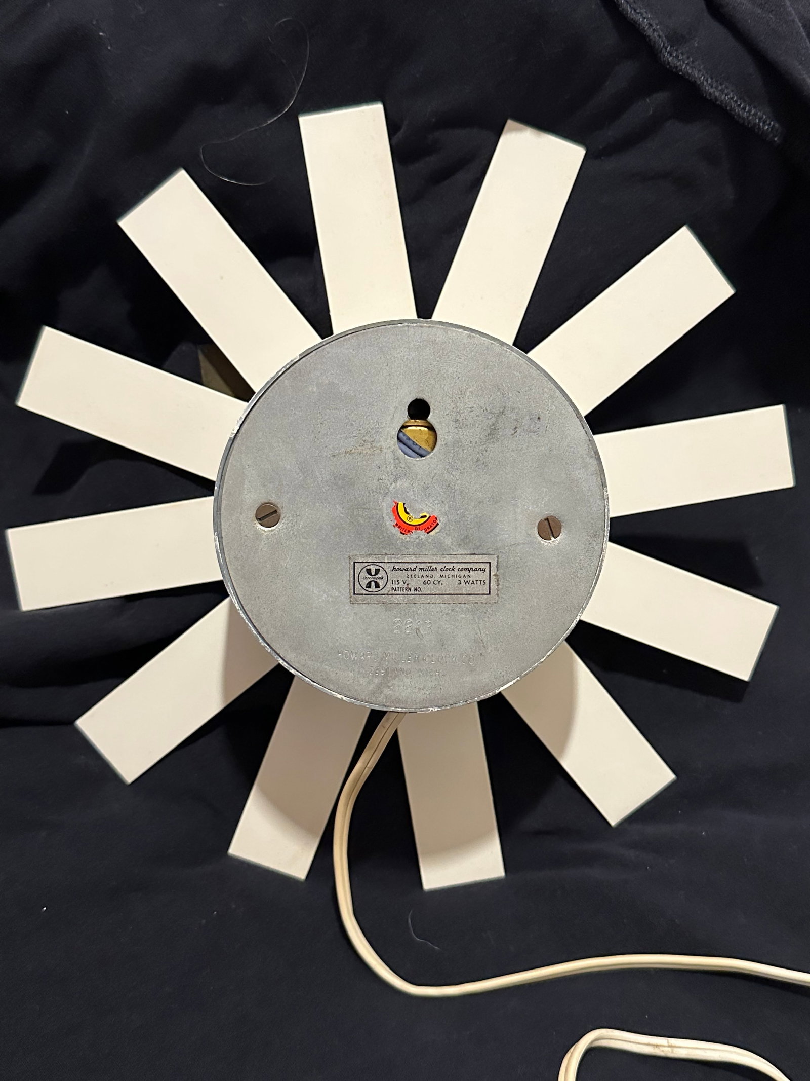 Howard Miller White Asterisk Clock Mid Century - 9