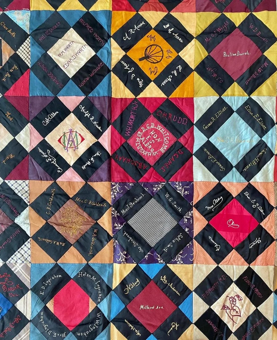 Antique Patchwork Embroidered Sampler Quilt, Mid 19th Century - 4