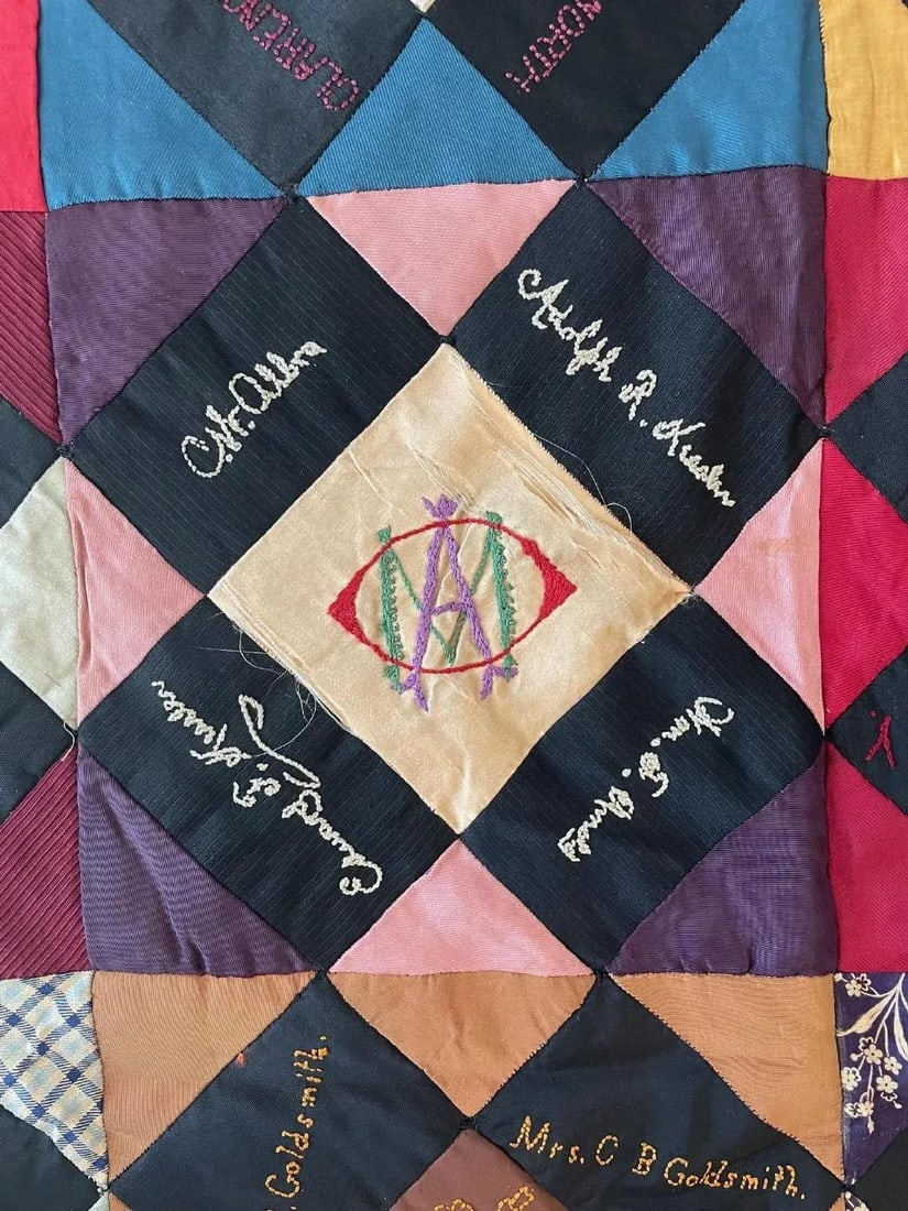 Antique Patchwork Embroidered Sampler Quilt, Mid 19th Century - 8