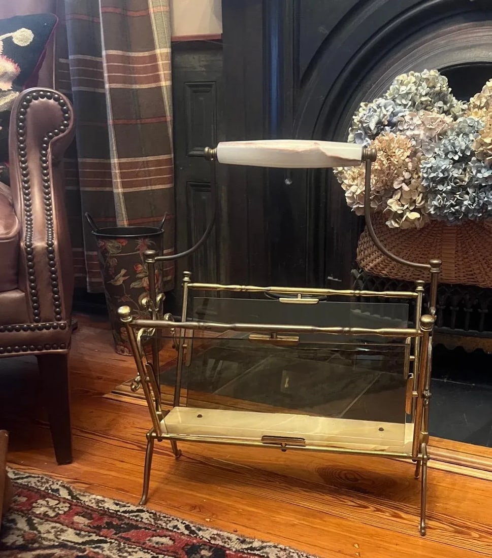 1960s Mid-Century Modern Brass, Smoked Glass & Onyx Magazine Rack in the Manner of Maison Bagues. - 10