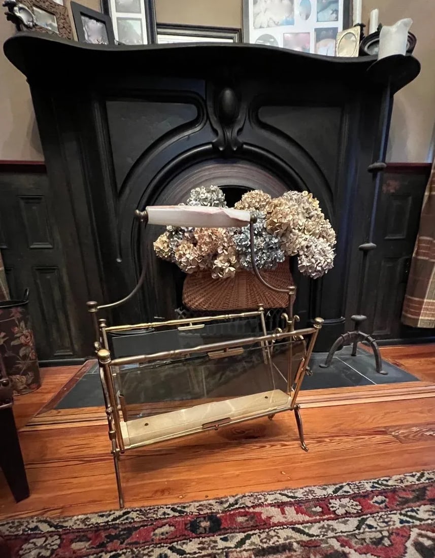 1960s Mid-Century Modern Brass, Smoked Glass & Onyx Magazine Rack in the Manner of Maison Bagues. - 3