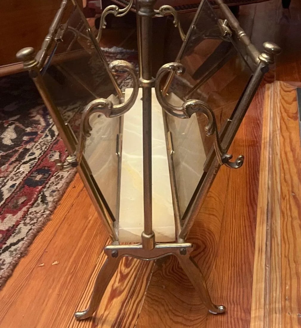 1960s Mid-Century Modern Brass, Smoked Glass & Onyx Magazine Rack in the Manner of Maison Bagues. - 5
