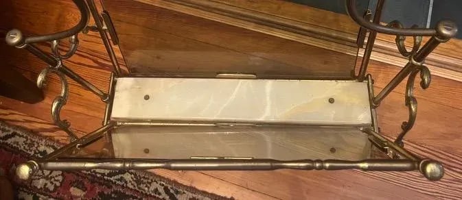 1960s Mid-Century Modern Brass, Smoked Glass & Onyx Magazine Rack in the Manner of Maison Bagues. - 7