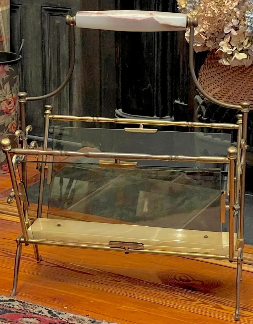 1960s Mid-Century Modern Brass, Smoked Glass & Onyx Magazine Rack in the Manner of Maison Bagues. - 9