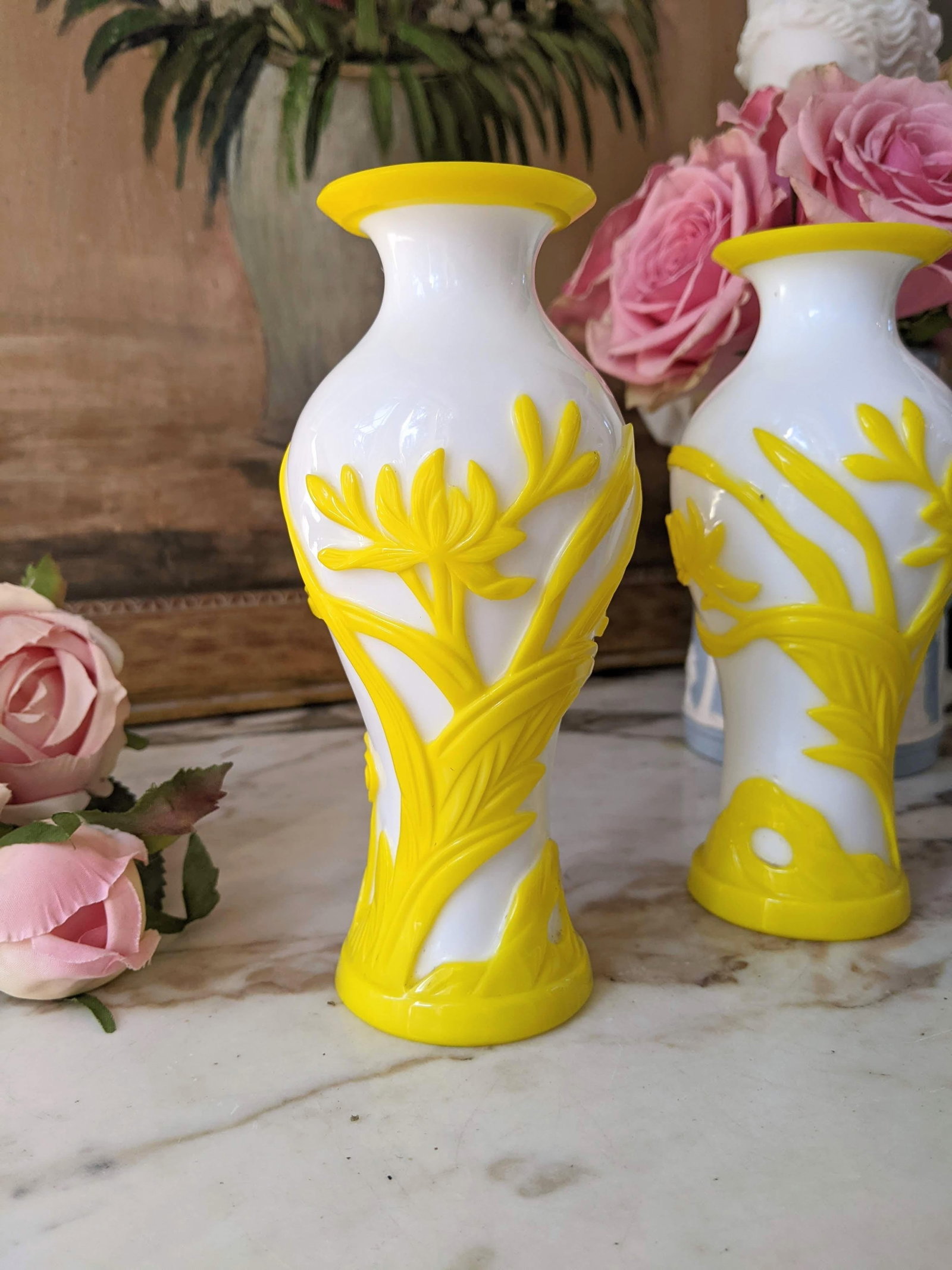 Pair of Late 19th-Century Victorian White & Yellow Overlay Art Glass Vases - 4
