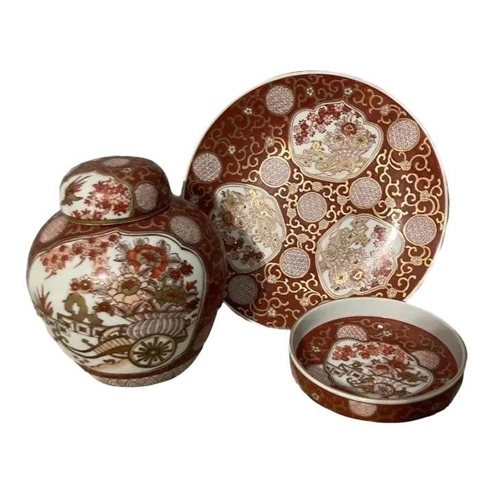 20th C Gold Imari Porcelain Ginger Jar Set- 4 Pieces: Glorious handpainted Gold Imari from Japan- perfect for decor; or to complete a collection. These pieces encapsulate the traditional things about Gold Imari, it's a beautiful set. Deep red, golds,