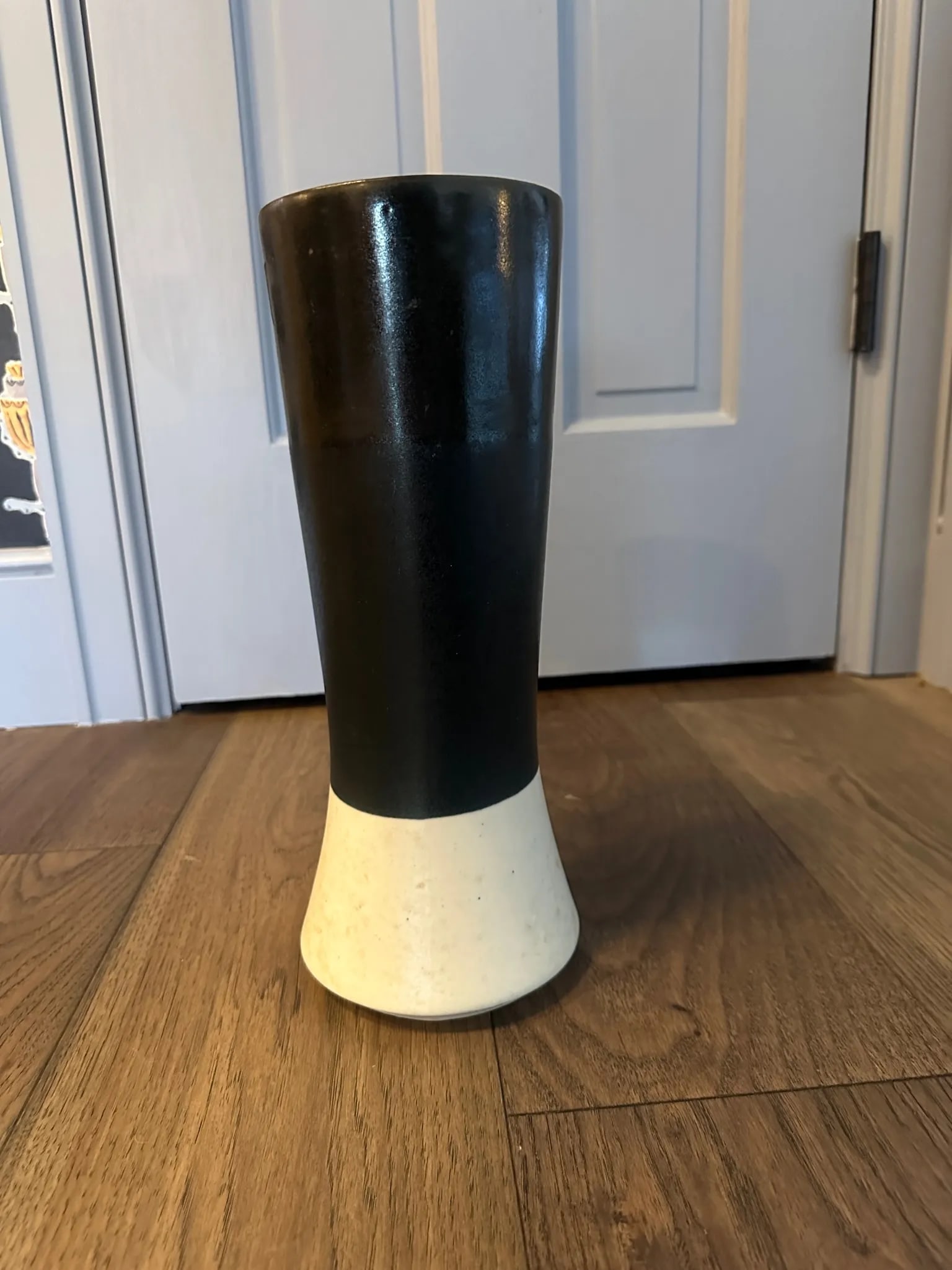 1970s Black and White Color-Blocked Mexican Vase - 7