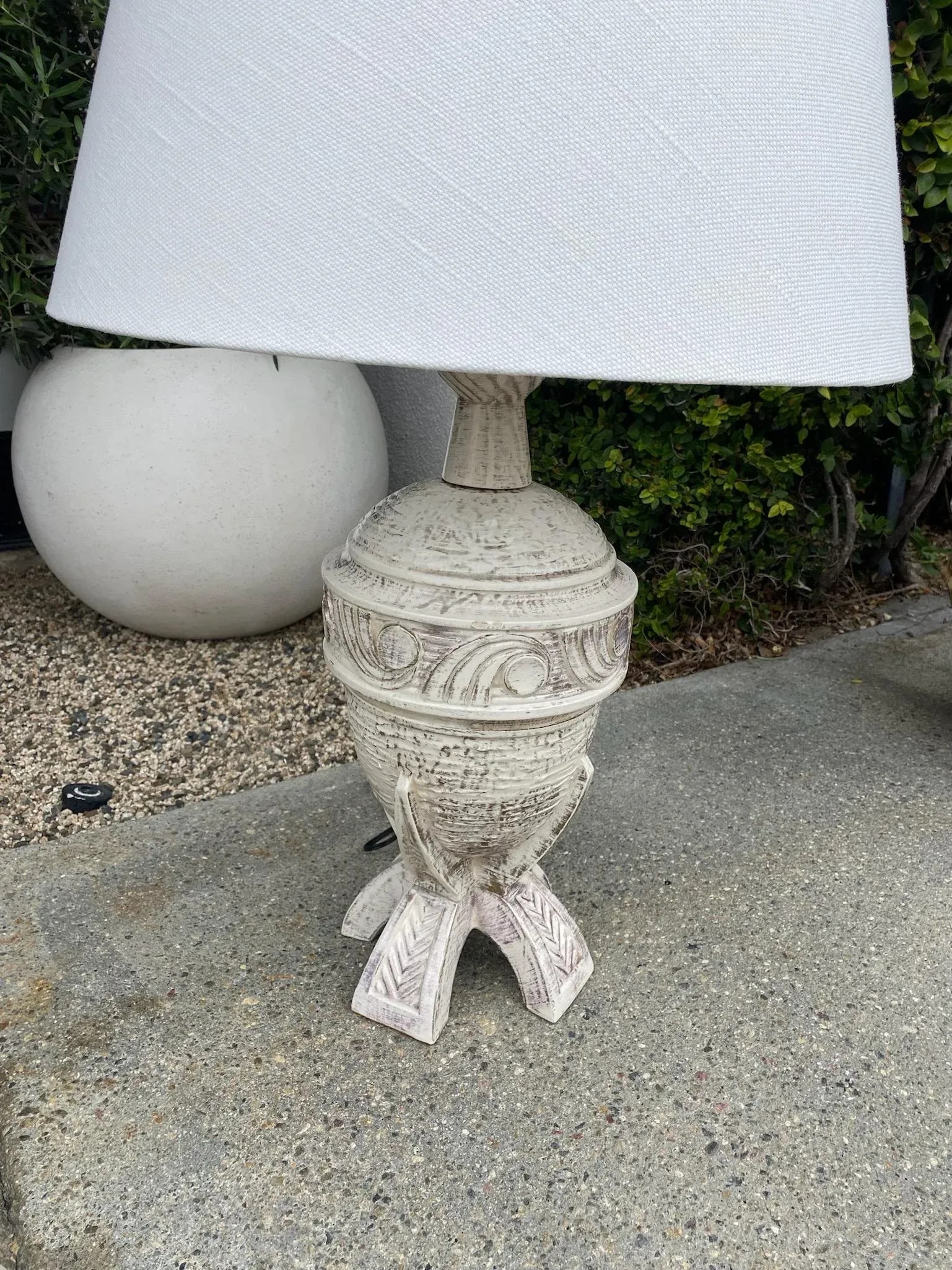 Vintage White and Gold Leaf Painted Ceramic Lamp - 2