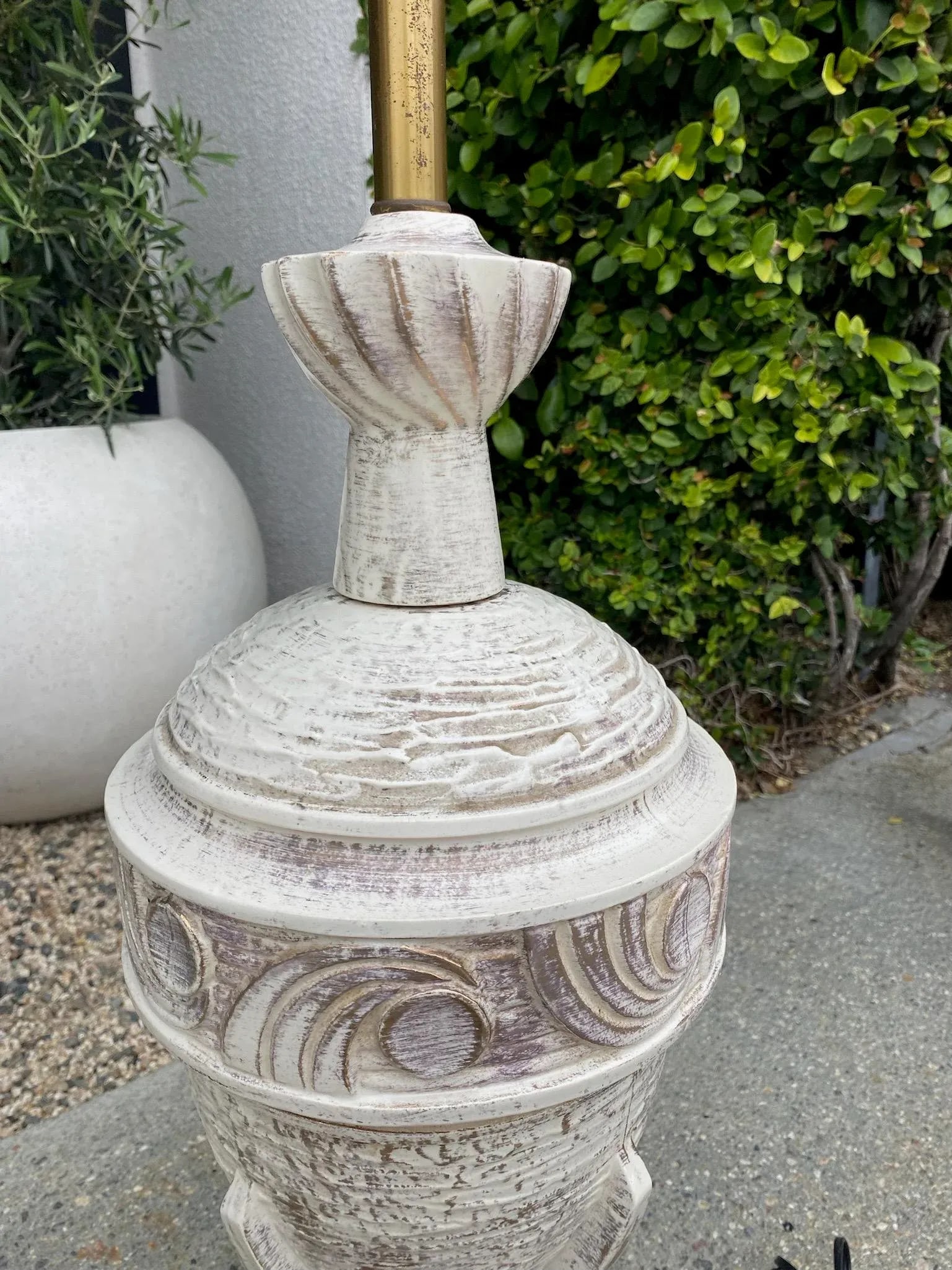 Vintage White and Gold Leaf Painted Ceramic Lamp - 5