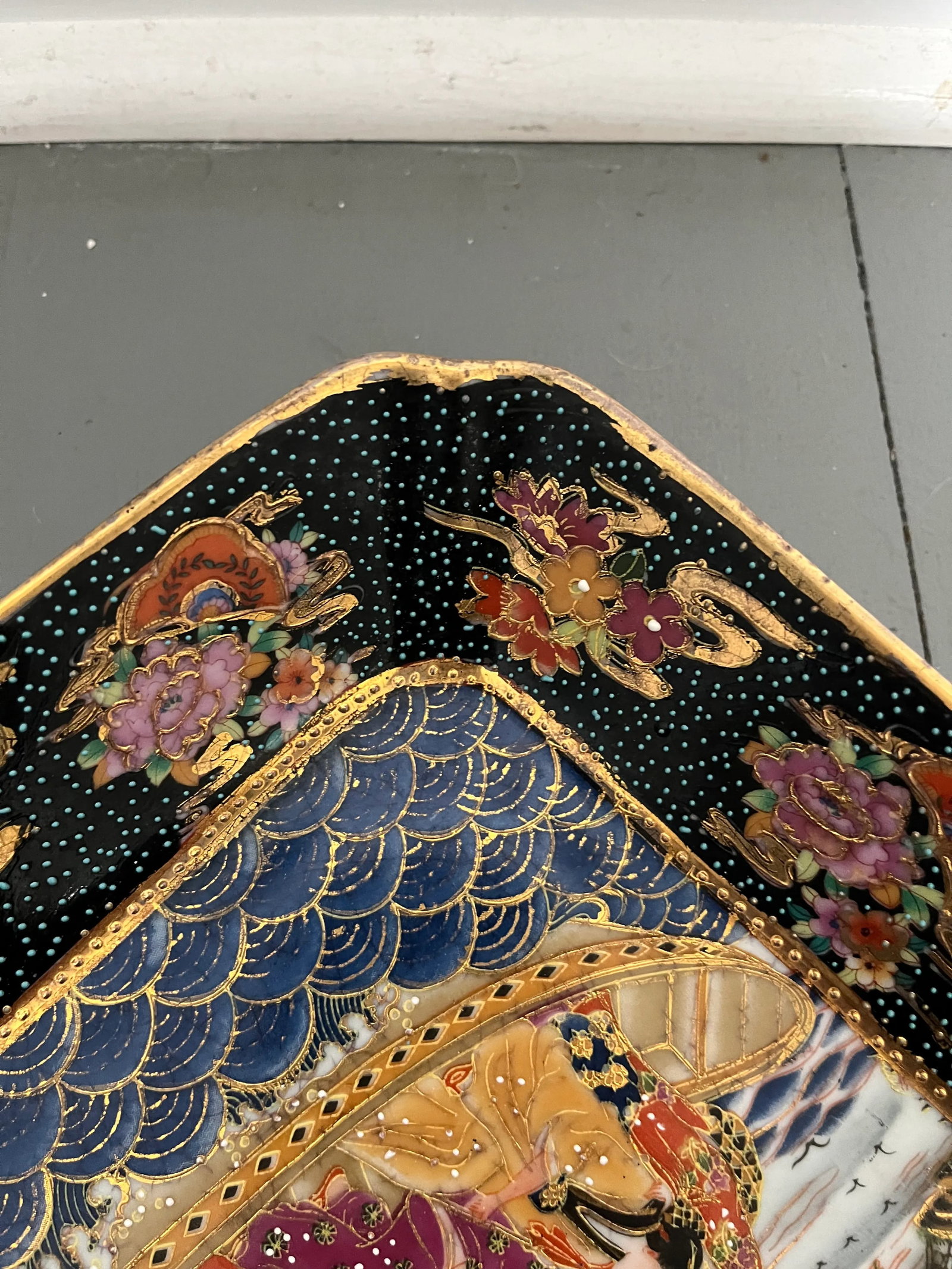Mid 20th Century Royal Satsuma Handpainted Moriage Plate With Geishas - 6