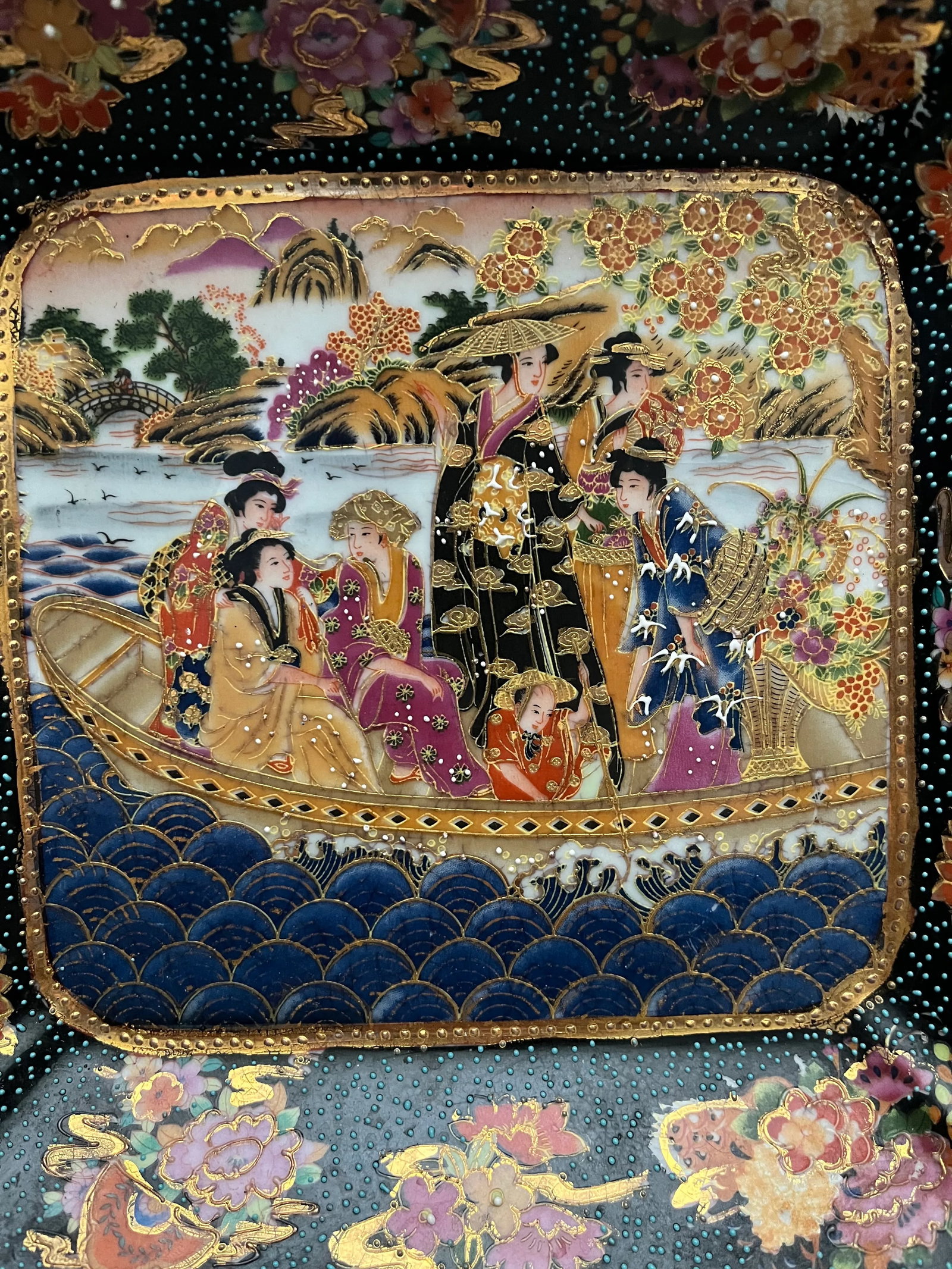 Mid 20th Century Royal Satsuma Handpainted Moriage Plate With Geishas - 7