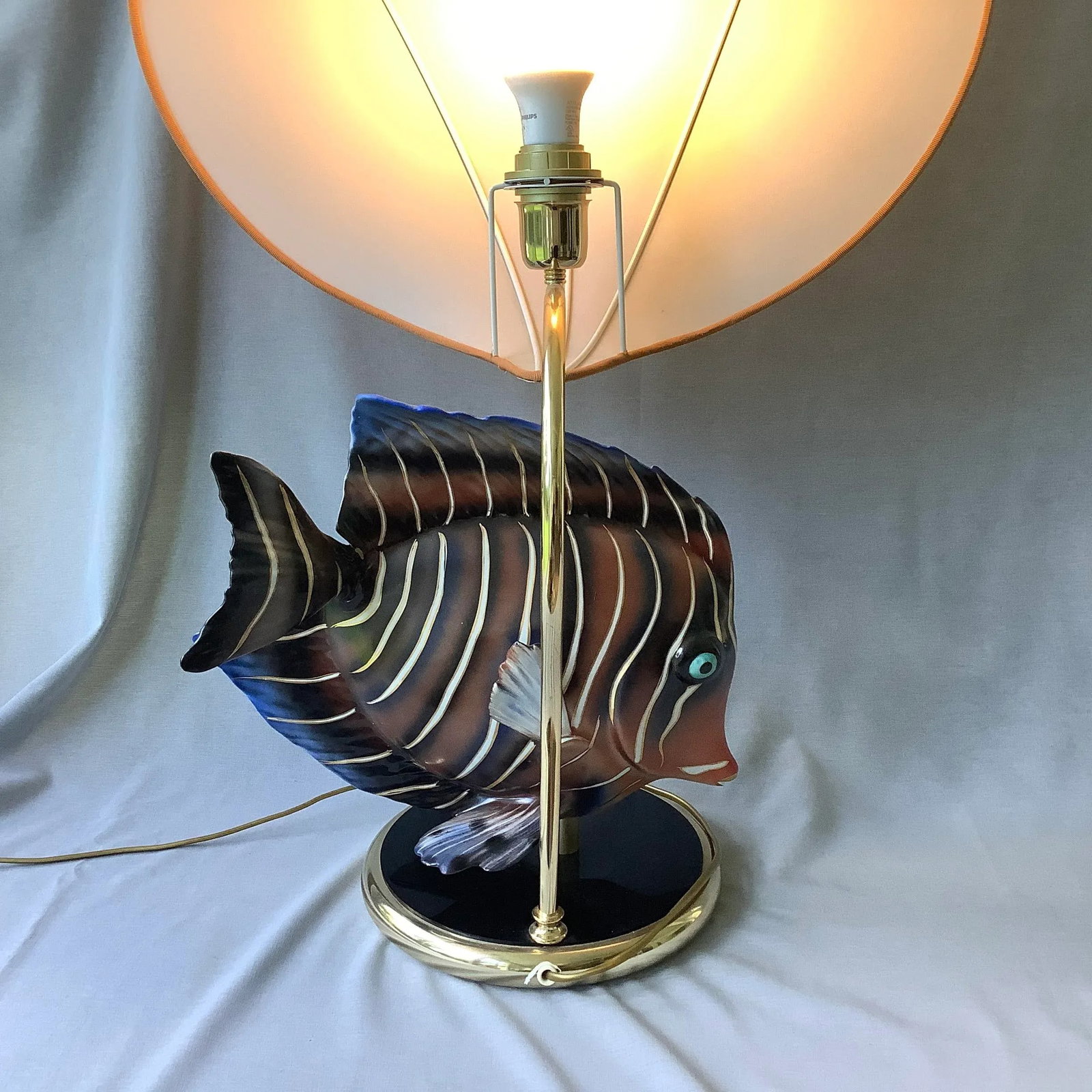1970s Ceramic Fish Table Lamp With Linen Scallop Shade - 10