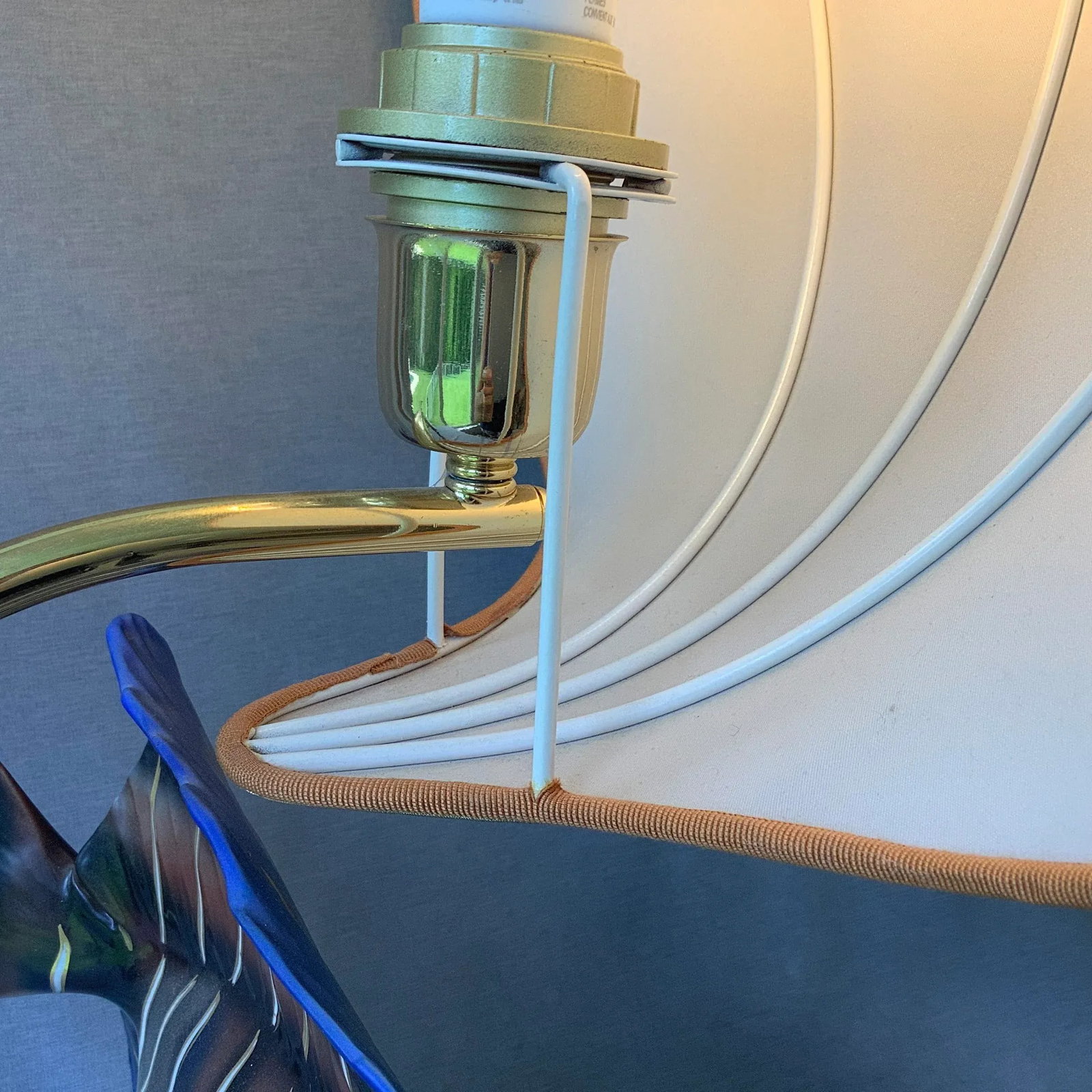 1970s Ceramic Fish Table Lamp With Linen Scallop Shade - 11