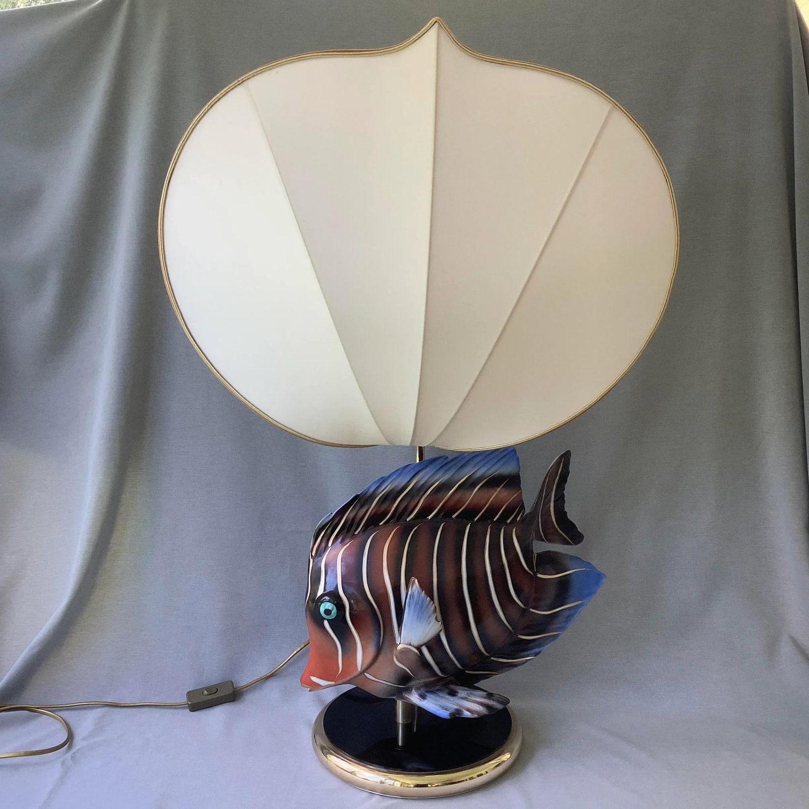 1970s Ceramic Fish Table Lamp With Linen Scallop Shade - 12