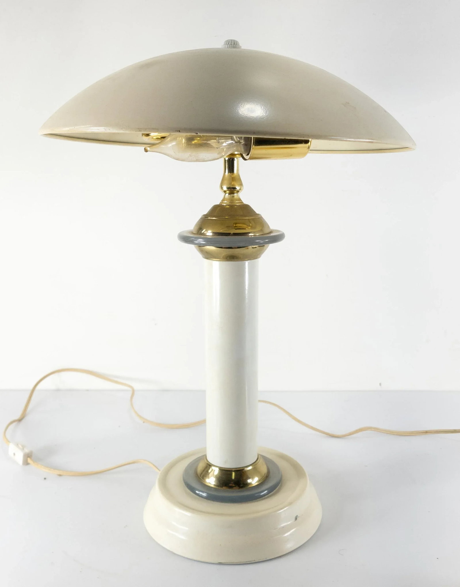 Mid-Century Modern Flying Saucer Modernist Table Lamp - 11