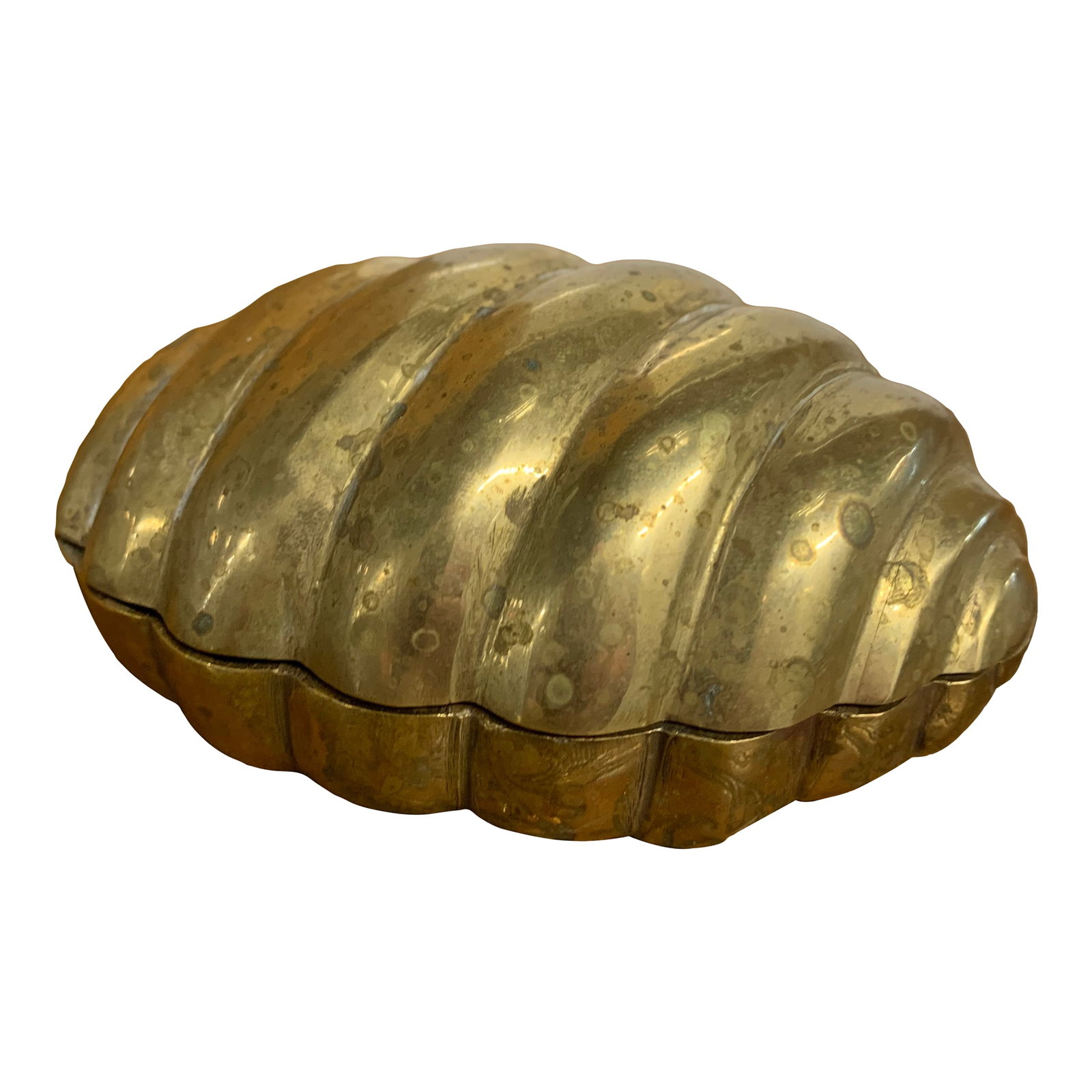 Vintage Brass Clam Shell Box: Vintage Brass Clam Shell Box with Hinged Top Condition: Alterations: Original Condition Unaltered Imperfections: Some Imperfections Condition Notes: Wear Consistent with Age & Use Origin: India