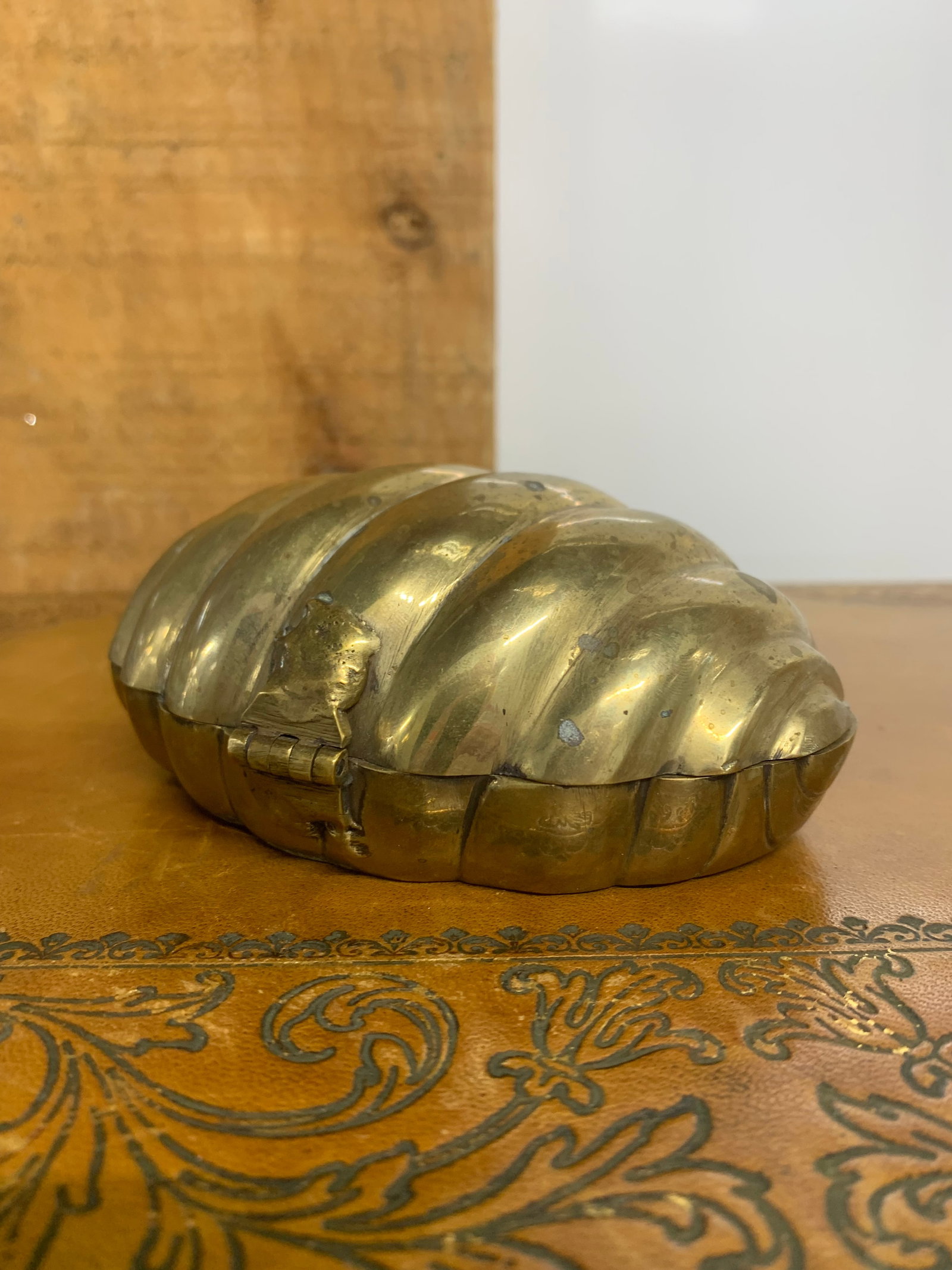 Vintage Brass Clam Shell Box - 3