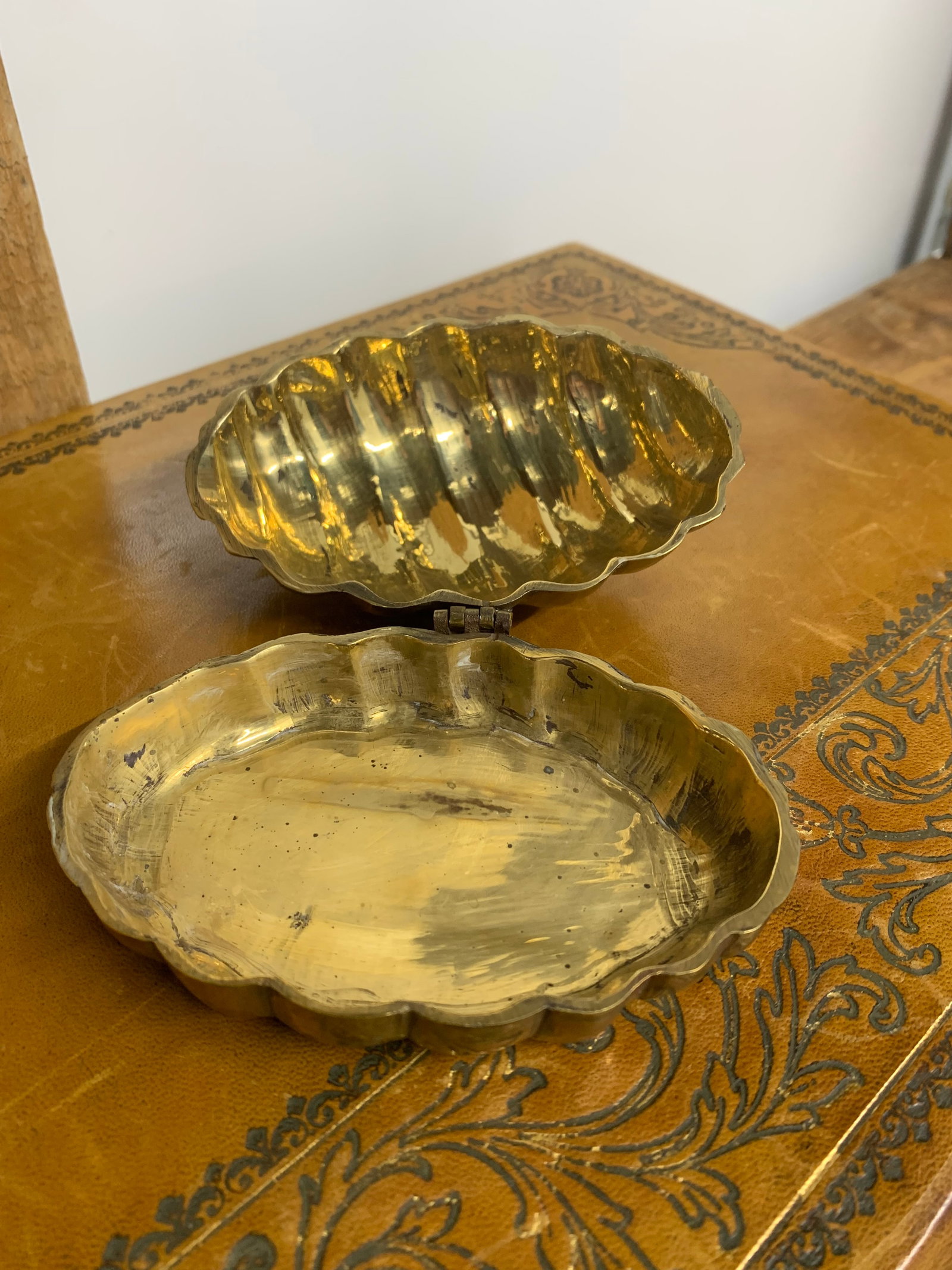 Vintage Brass Clam Shell Box - 4