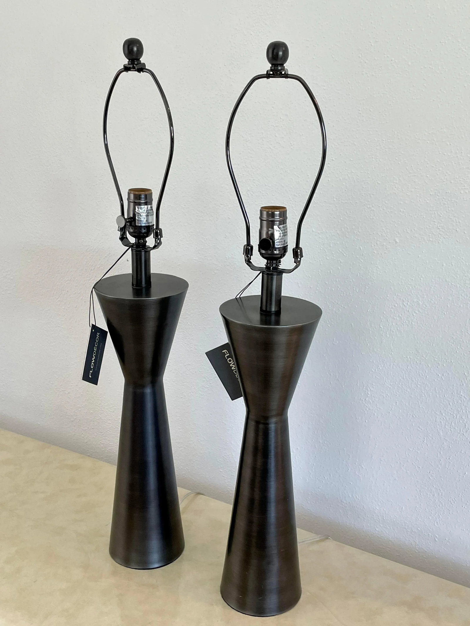 Pair of Contemporary Flow Decor 'Essex' Antiqued Black Table Lamps - 3