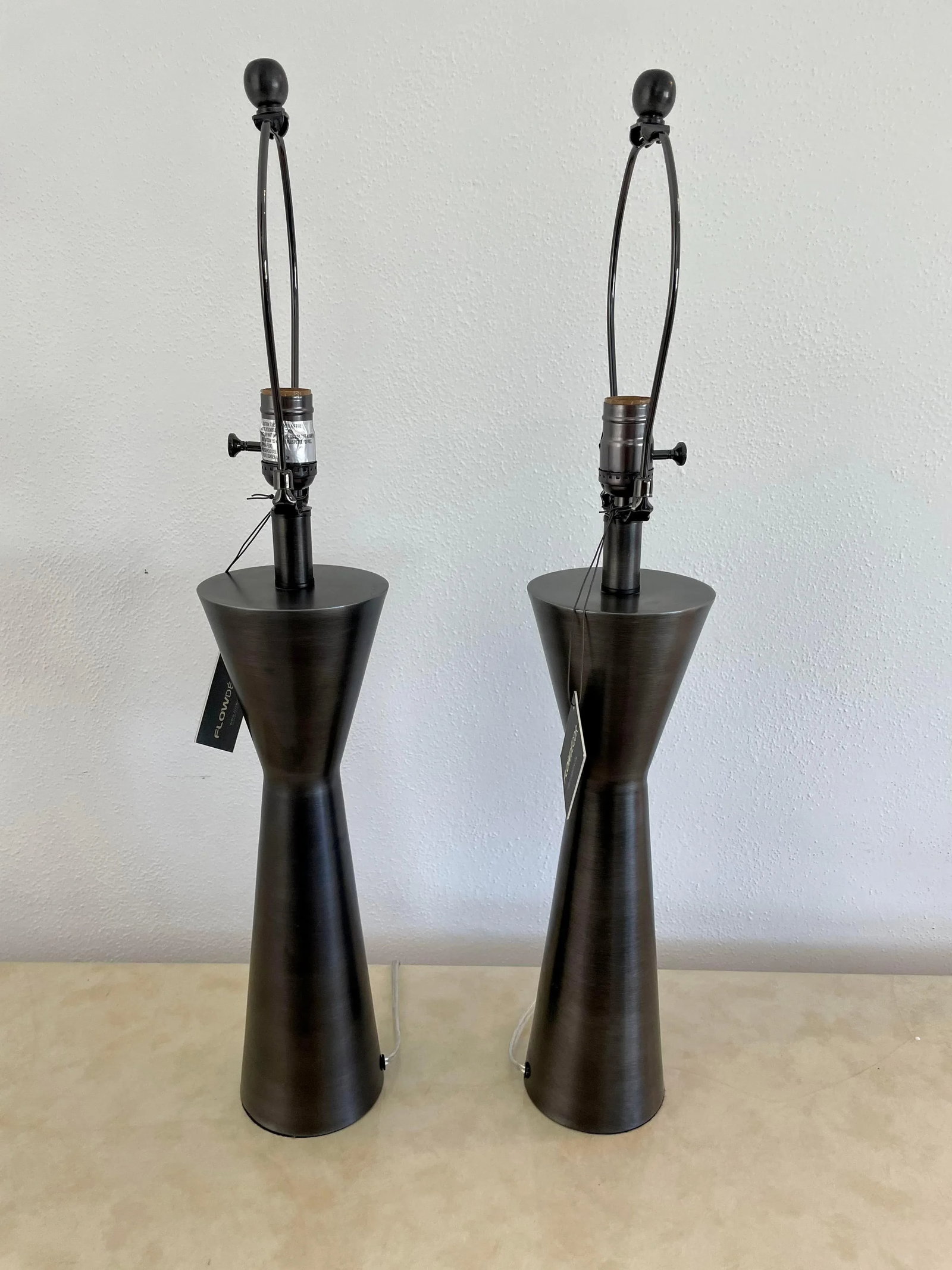 Pair of Contemporary Flow Decor 'Essex' Antiqued Black Table Lamps - 4