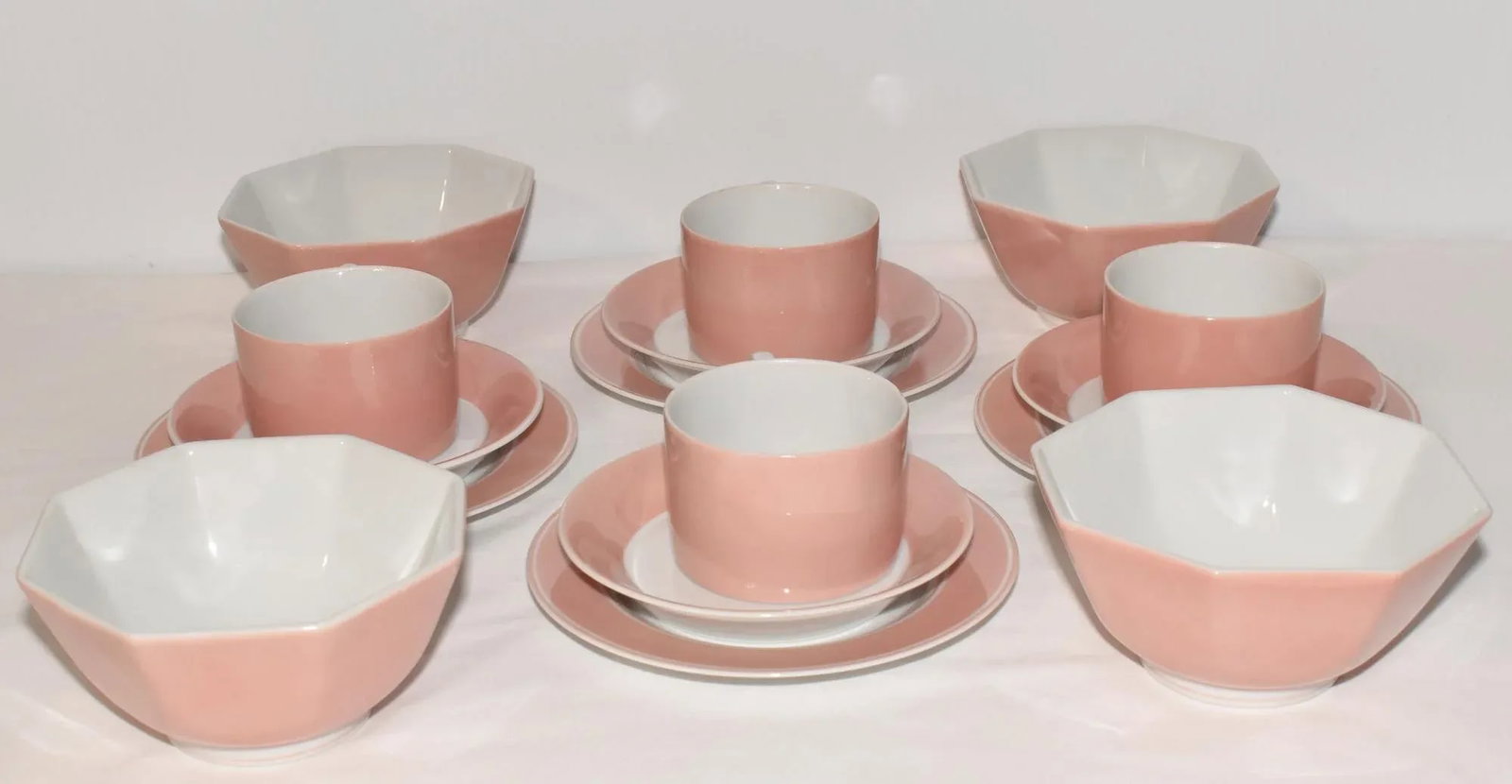 1970s Fitz & Floyd Mid Century Modern Pink Peach Rondelet Luncheon Set 16 Piece Plates Bowls Cups - 2