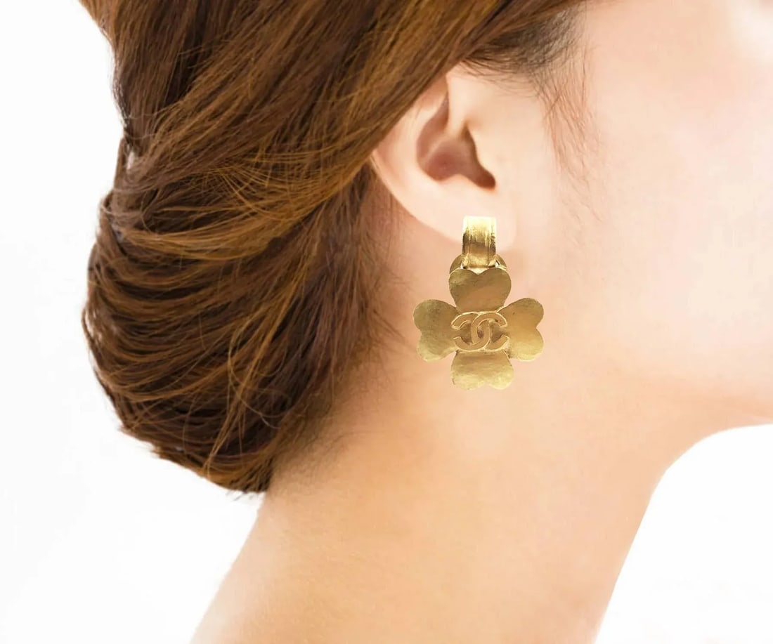 Vintage Chanel Gold Plated CC Clover Clip on Earrings - 2 Pieces - 2
