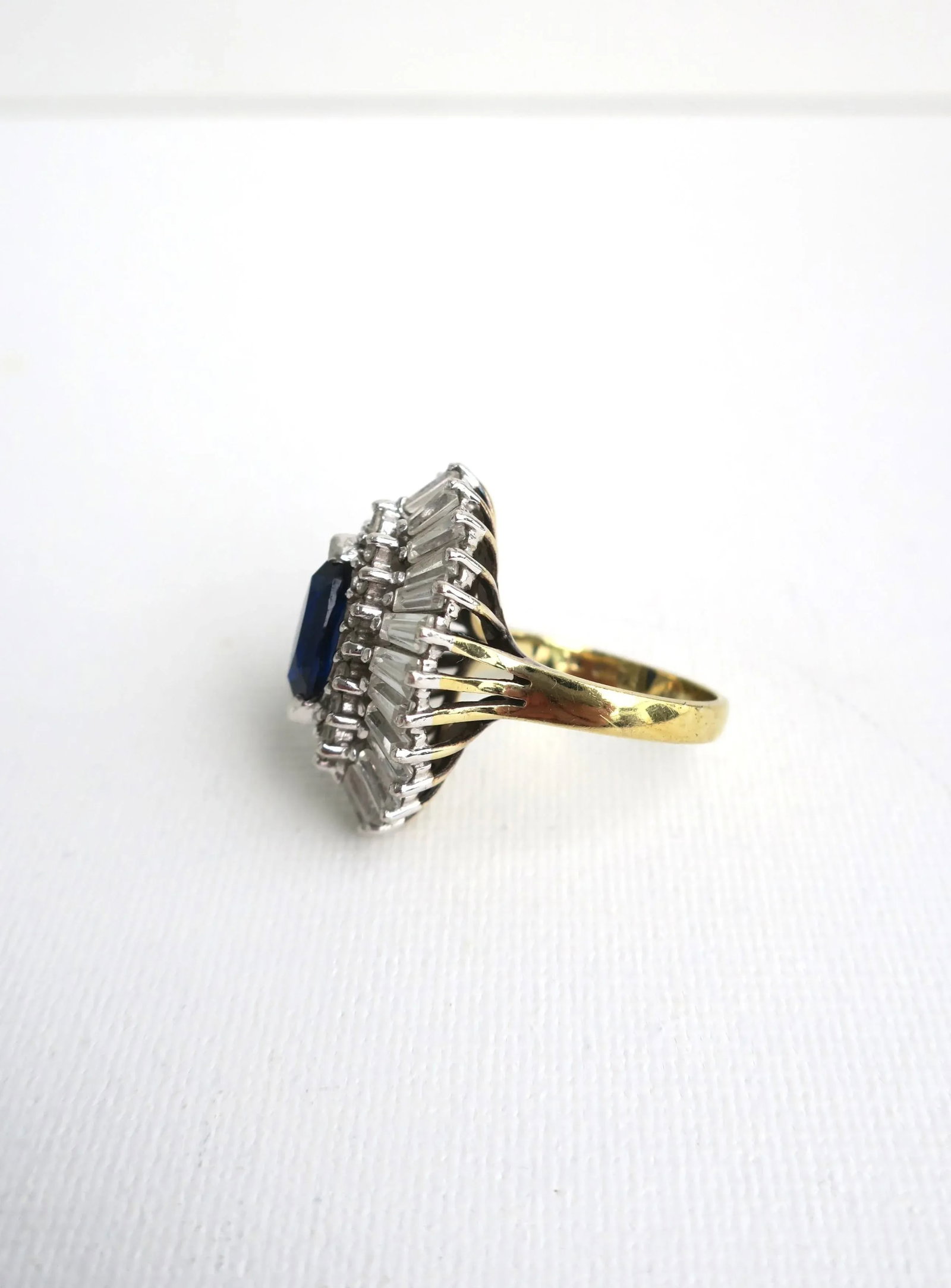 Cocktail Ring Faux Diamonds and Sapphire, Circa 1960s - 9