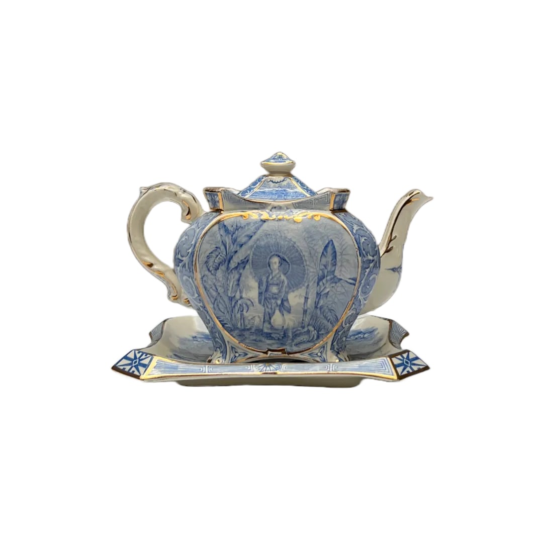 19th Century Chinoiserie Blue, White and Gold Tea Pot With Tray - 2