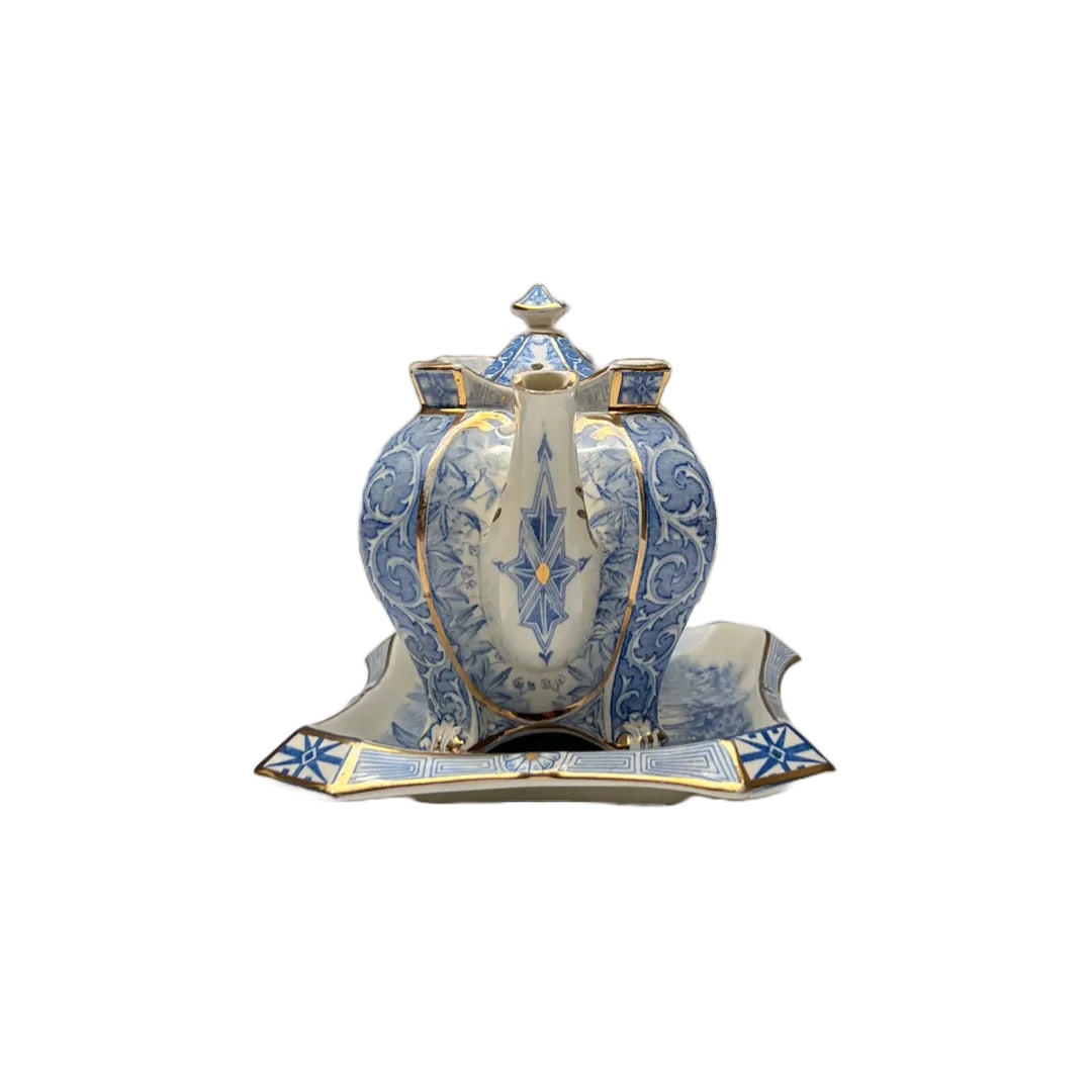 19th Century Chinoiserie Blue, White and Gold Tea Pot With Tray - 4