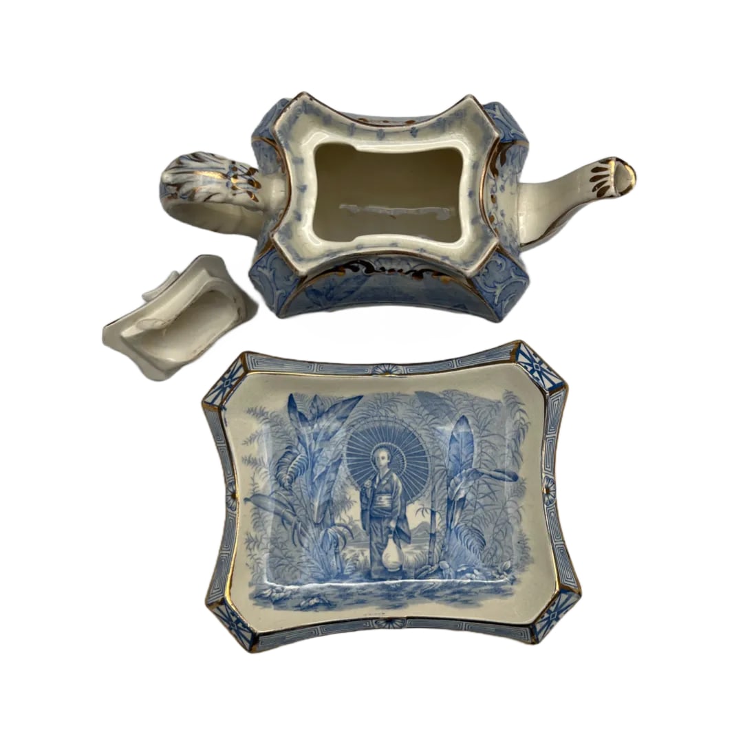 19th Century Chinoiserie Blue, White and Gold Tea Pot With Tray - 6