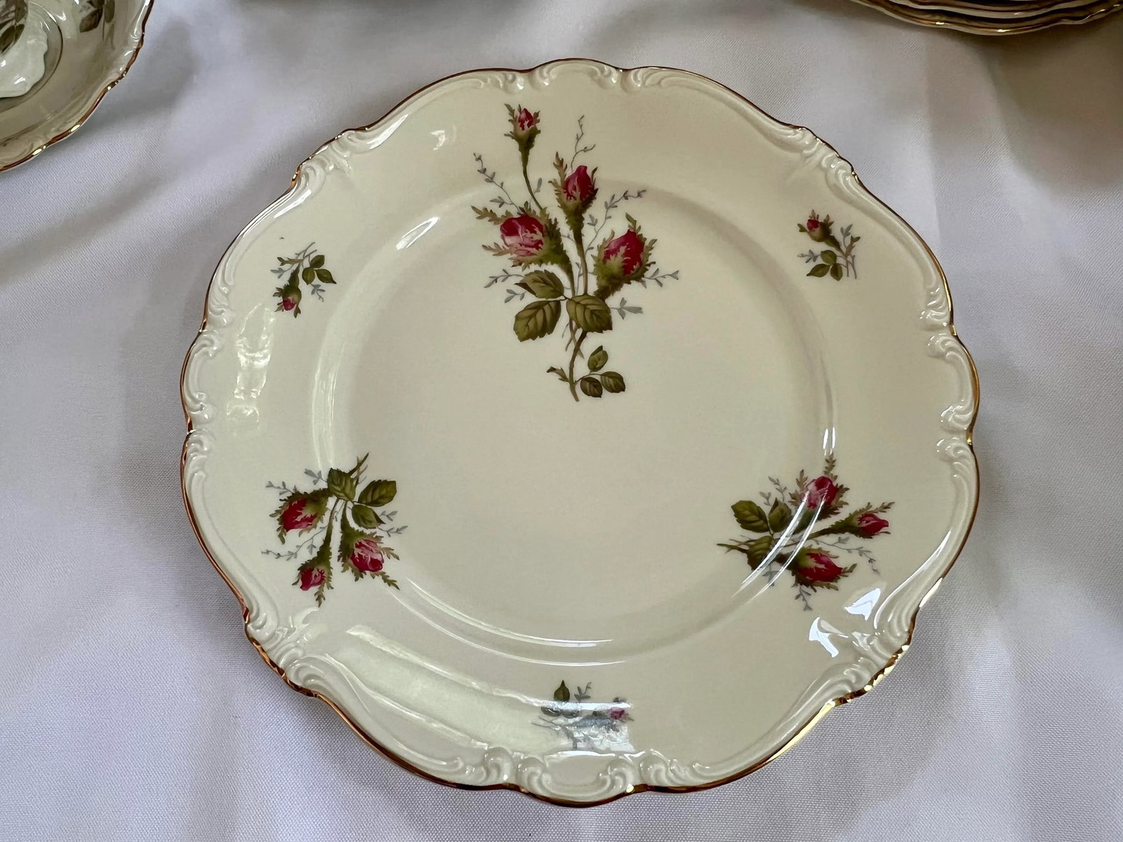 Late 20th Century Vintage Rosenthal Germany Pompadour Moss Rose 74-Piece Dinnerware Set - Service fo - 3