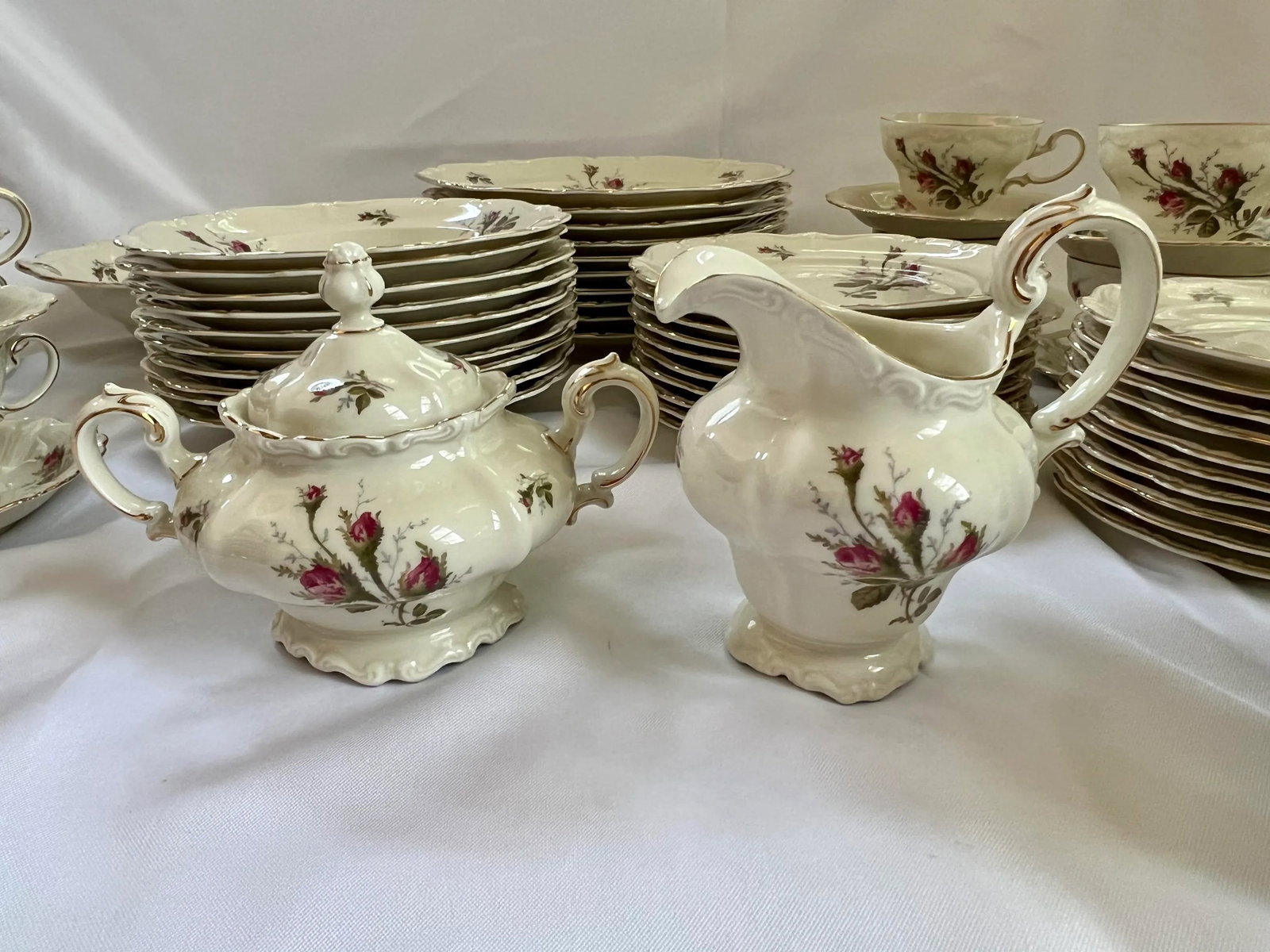 Late 20th Century Vintage Rosenthal Germany Pompadour Moss Rose 74-Piece Dinnerware Set - Service fo - 7