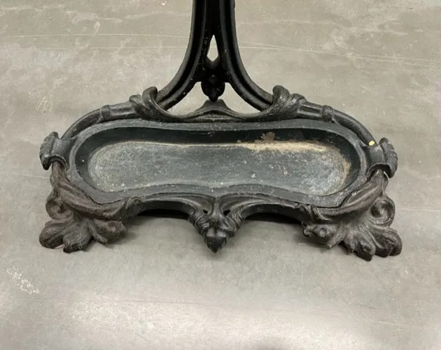 Early 20th Century Antique Cast Iron Umbrella Stand - 2