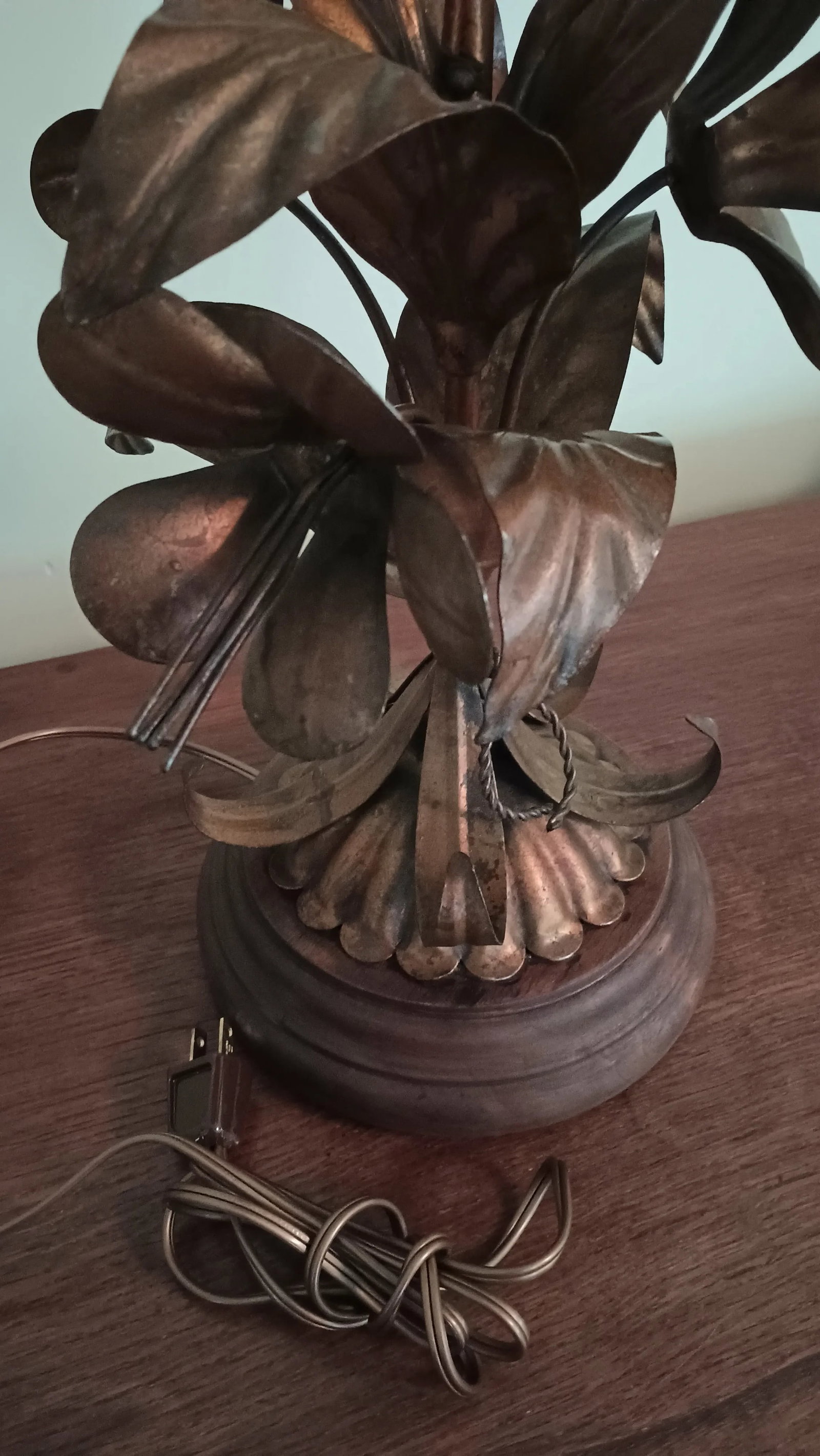 Mid-Century Tole Table Lamp Metal Lily Motif - 3