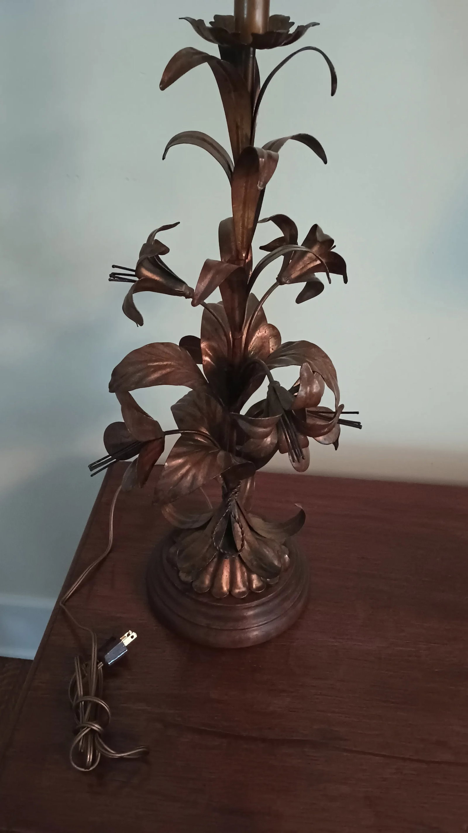 Mid-Century Tole Table Lamp Metal Lily Motif - 8