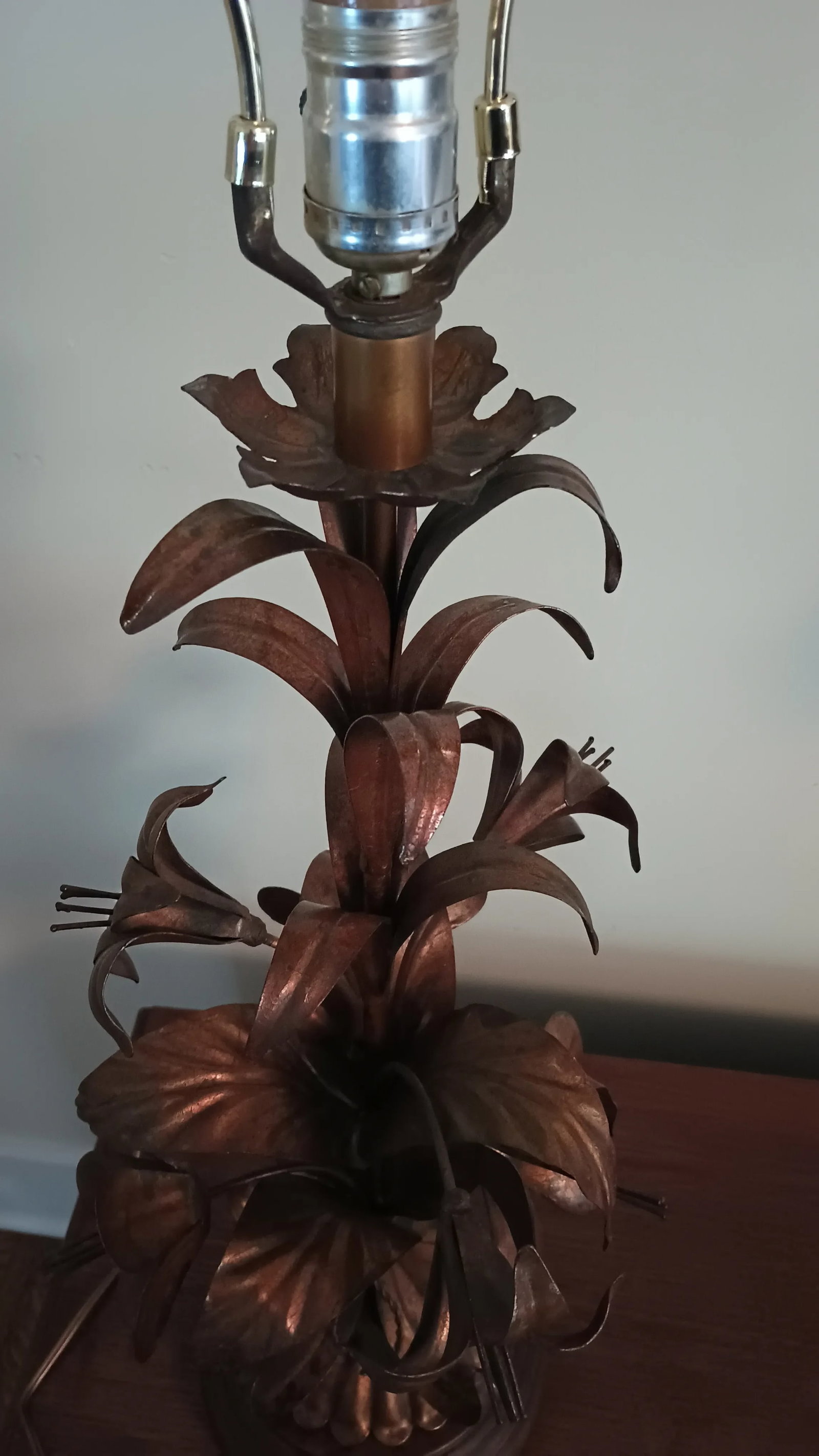 Mid-Century Tole Table Lamp Metal Lily Motif - 9