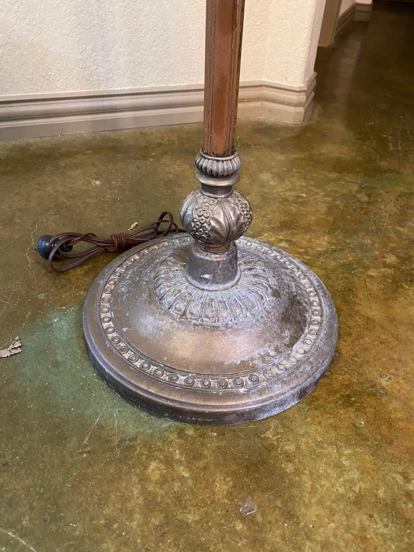 Vintage Floor Lamp With 2-Tiered Fiberglass Shade - 3
