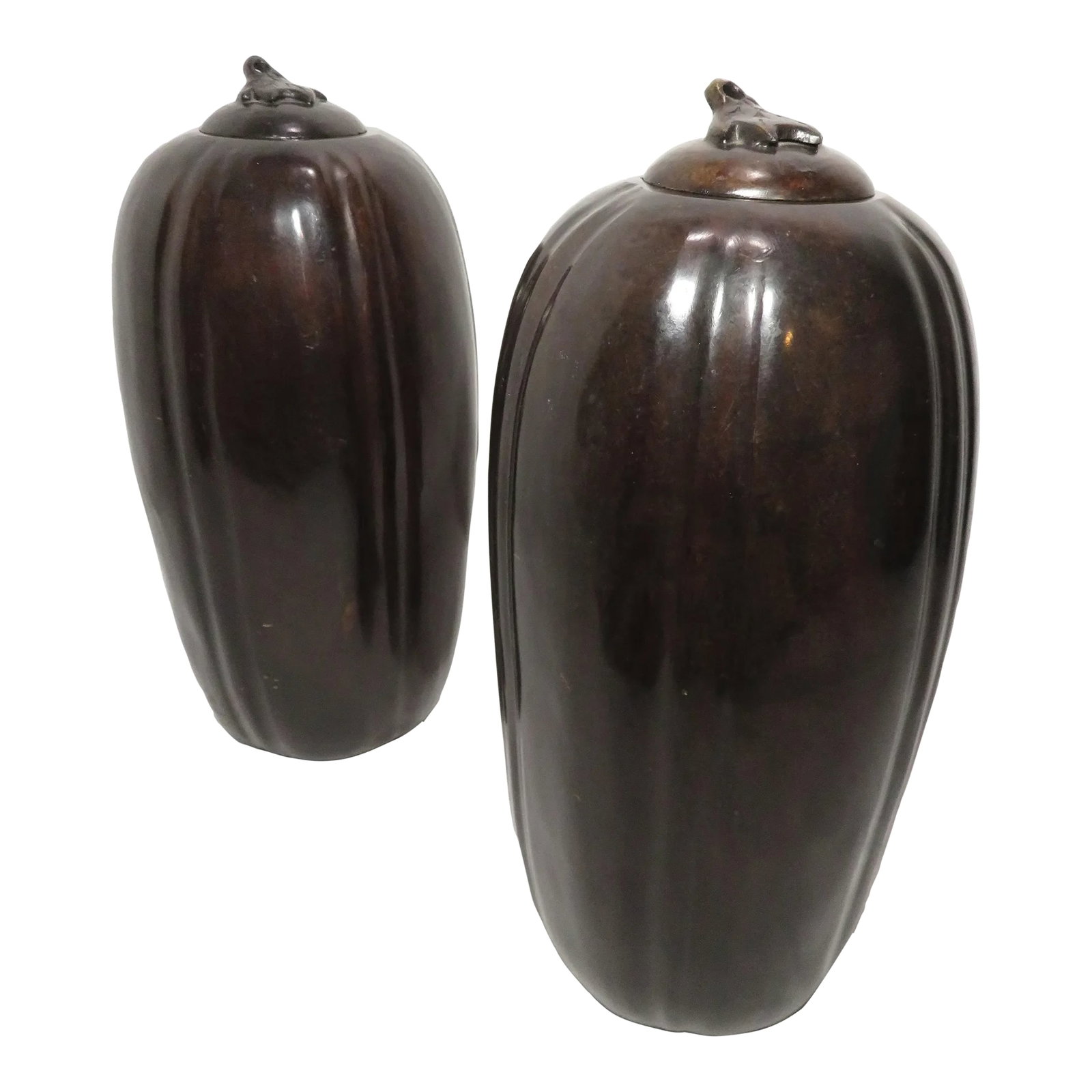 Pair of Large 15" Maitland Smith ~ Solid Bronze Lidded Urn or Vase ~ Asian Art Sculpture: Rare pair of vintage Maitland-Smith, solid bronze urns, vases, or sculptures. As you can see in the photos, when looking at the edges underneath the lid, the base, and the top rim; These are solid bro
