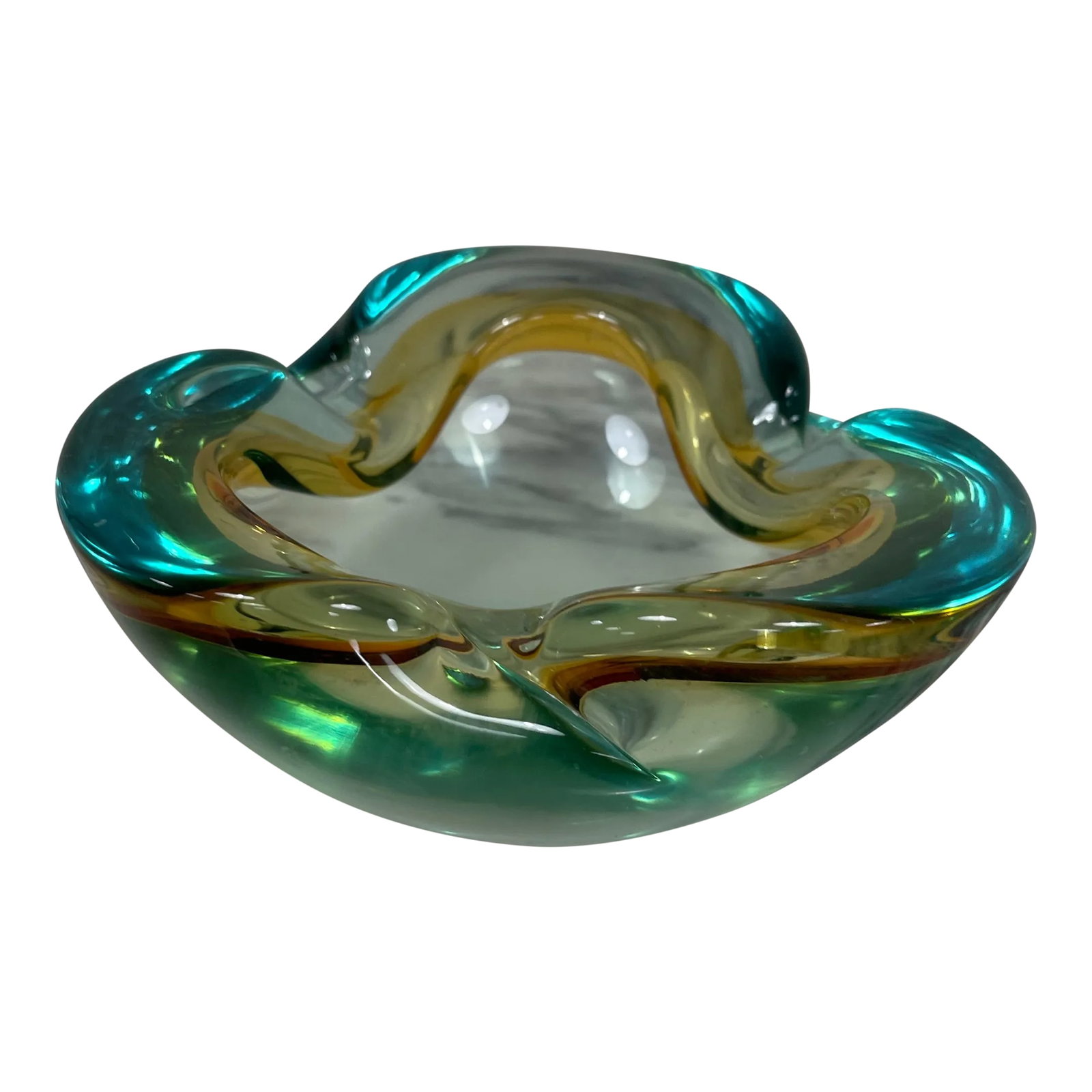 Vintage Murano Styled Glass Sommerso Bowl: The bowl showcases the classic Sommerso technique, a renowned Murano styled glassmaking method characterized by the deliberate layering of different colored glass. In this case, the combination turquo