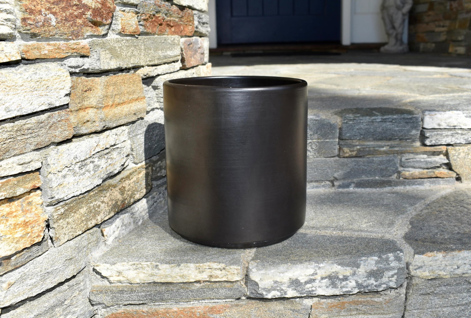 Gainey AC-8 Matte Black Planter Pot - 2