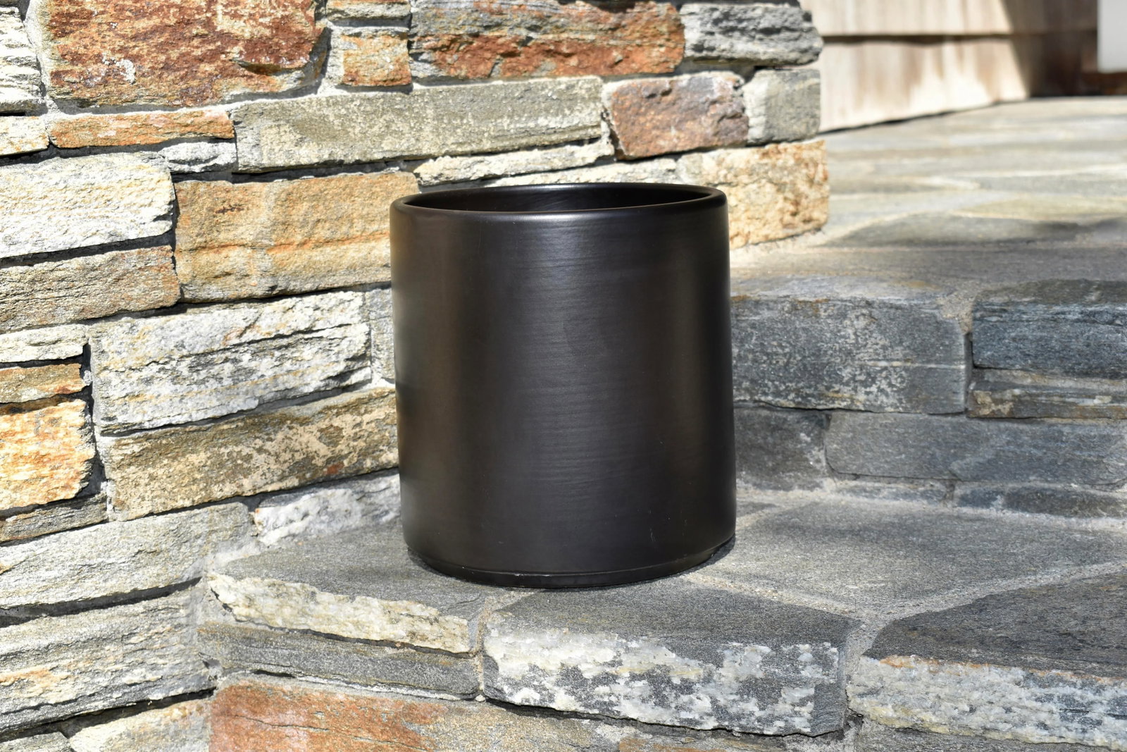 Gainey AC-8 Matte Black Planter Pot - 3